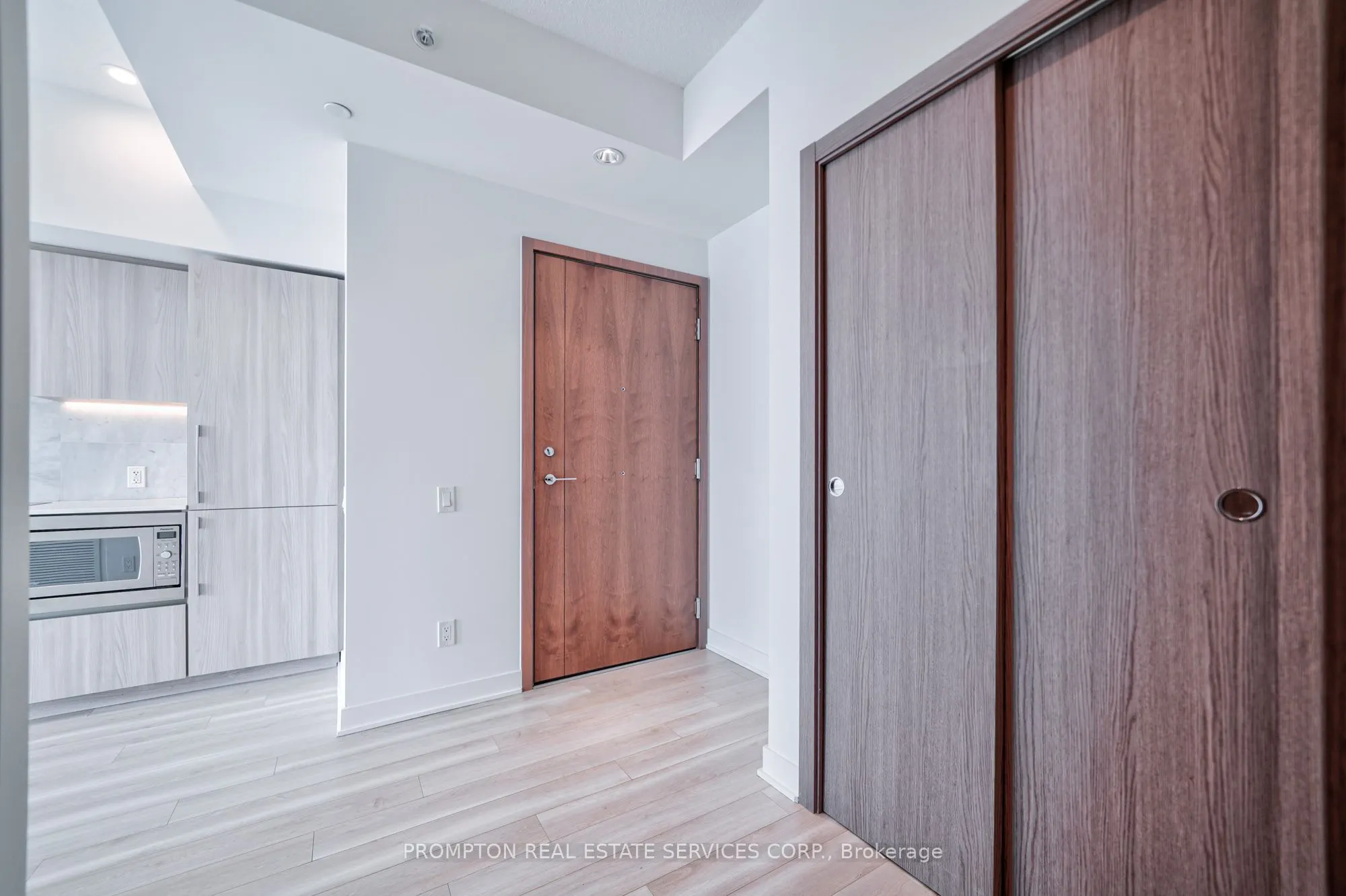 17 Bathurst Street