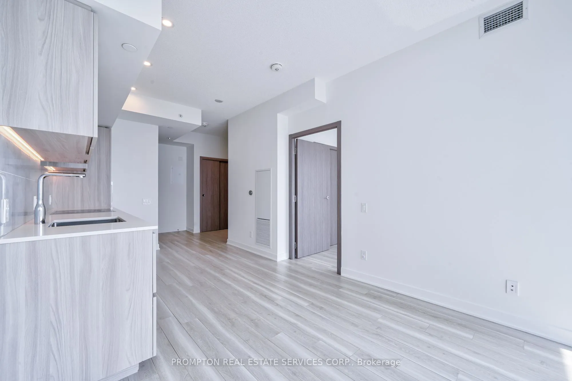 17 Bathurst Street