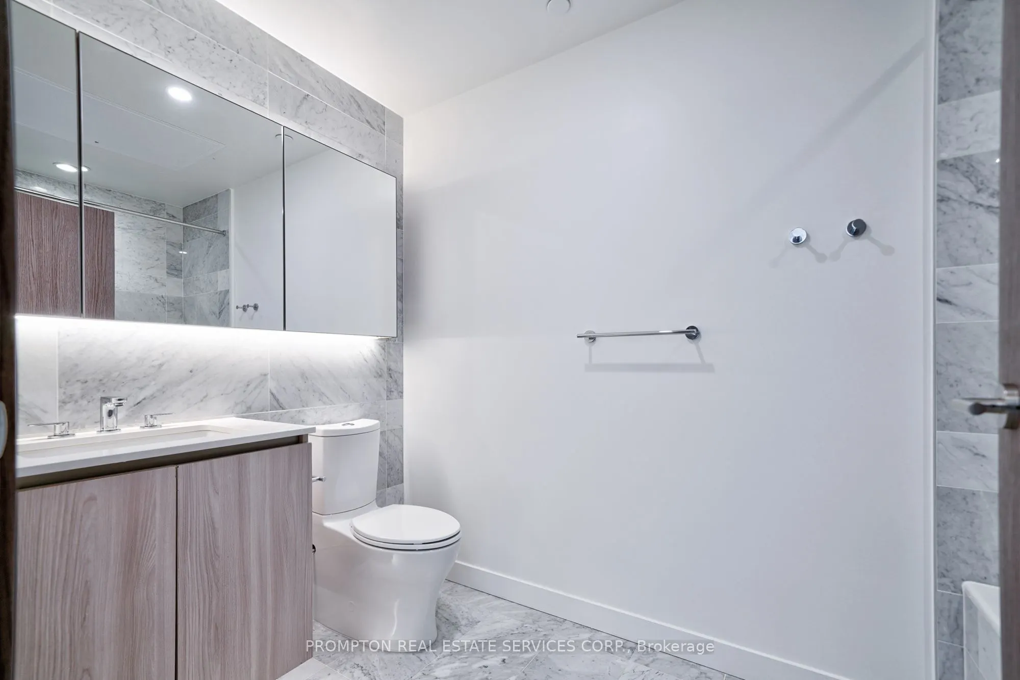 17 Bathurst Street