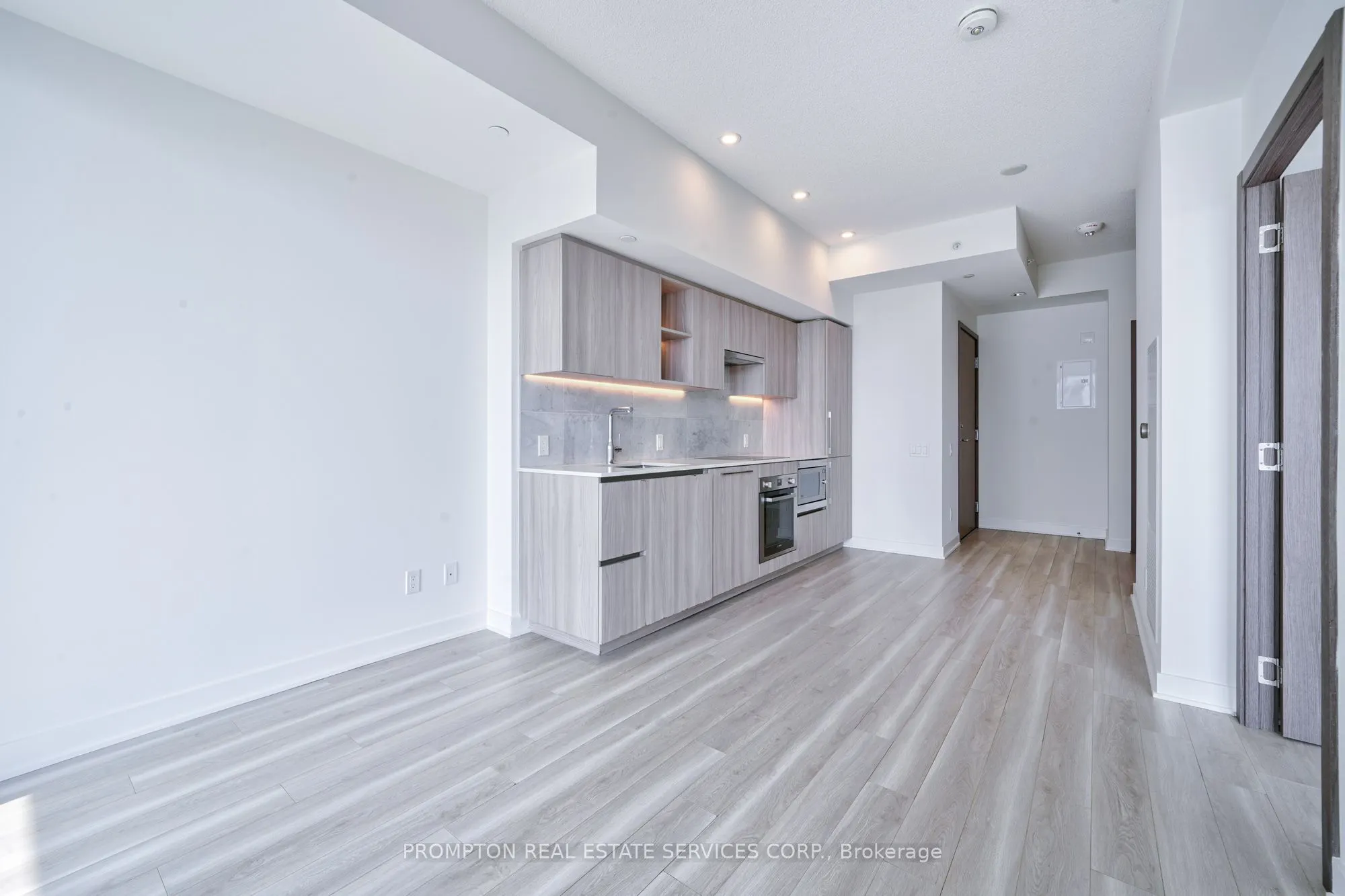 17 Bathurst Street
