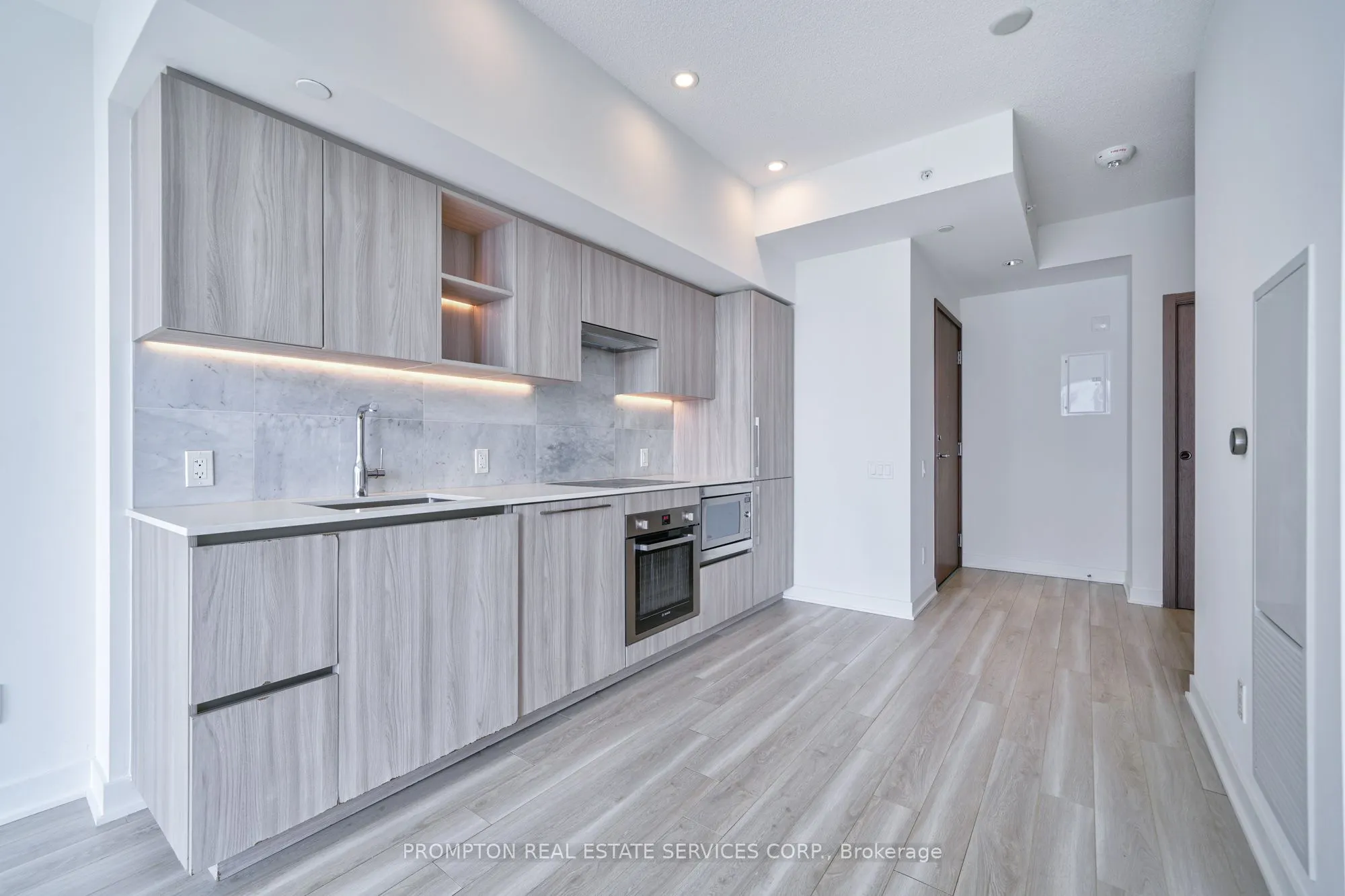 17 Bathurst Street