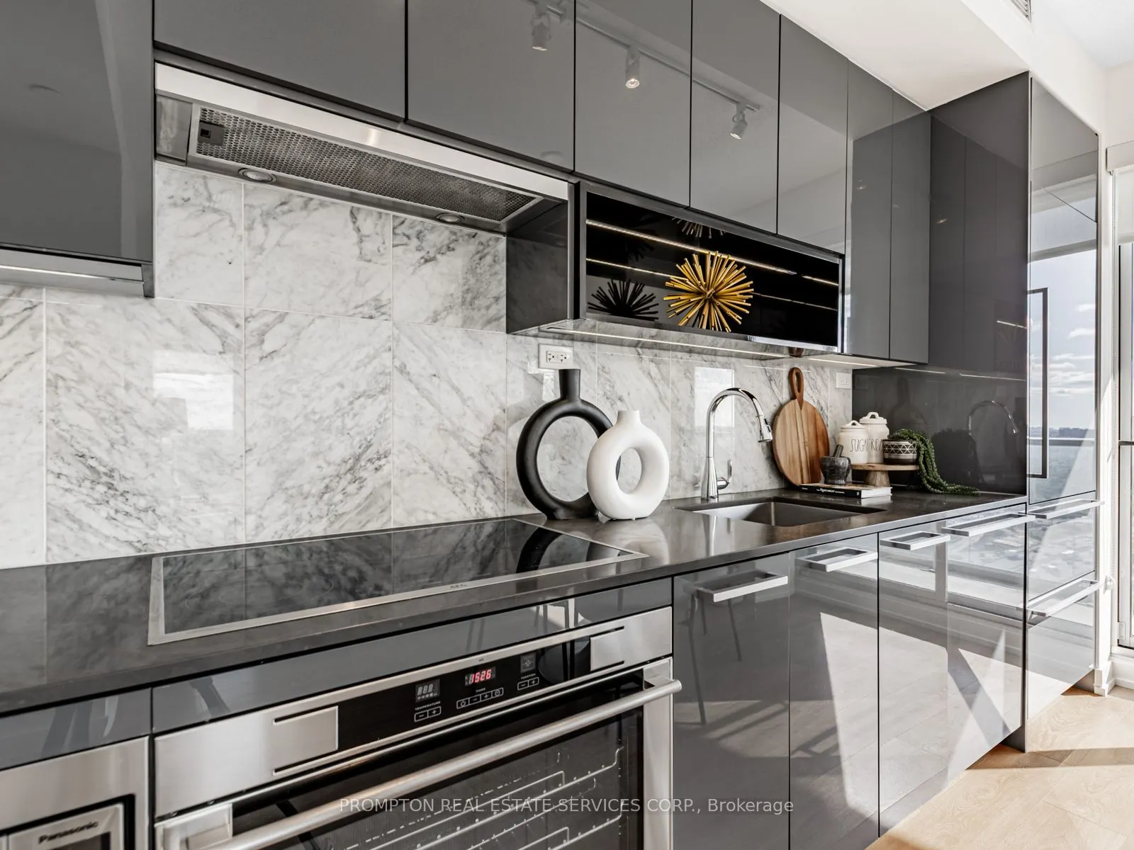 115 McMahon Drive, #3010