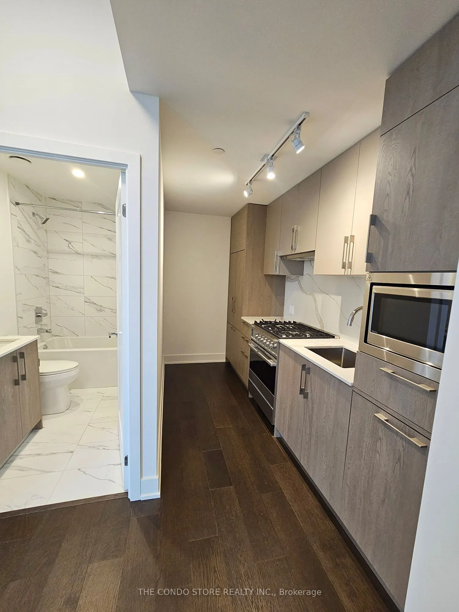 8 Manor Road W, #803