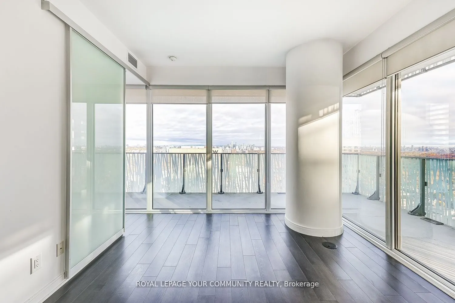 42 Charles Street E, #4208