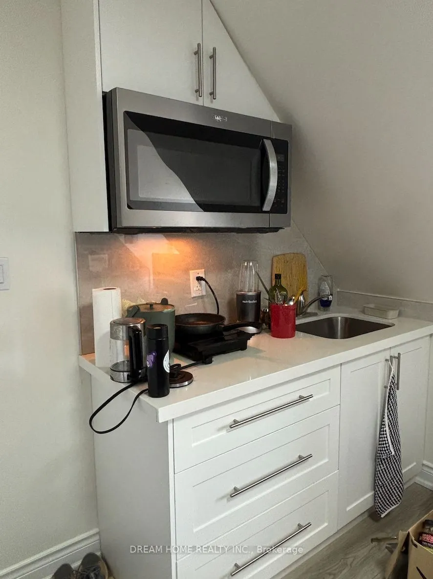 643 Bathurst Street, #302