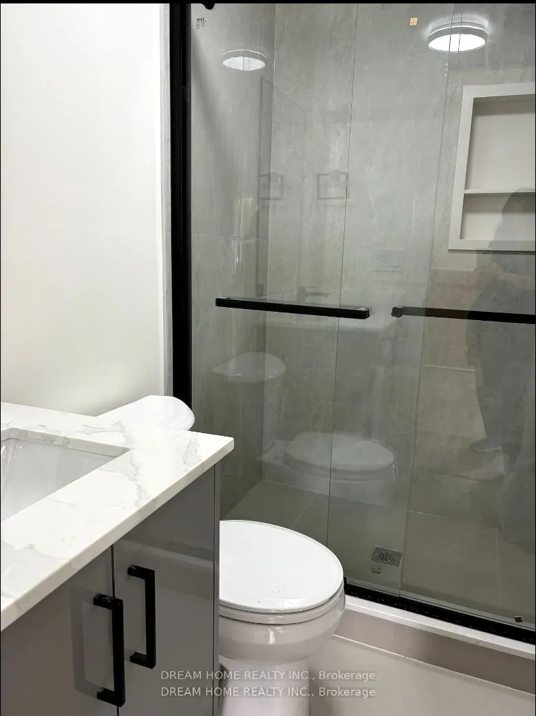 643 Bathurst Street, #302