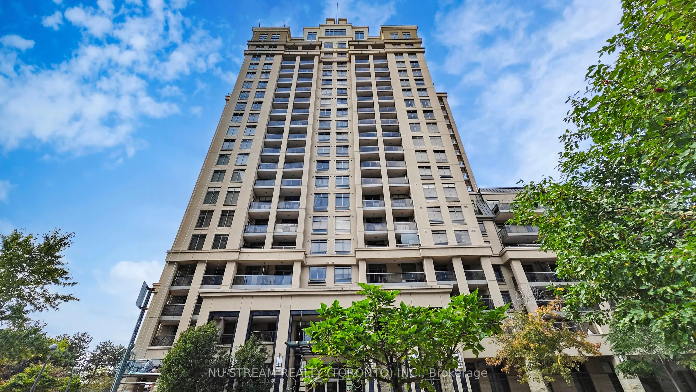18 Kenaston Gardens, #1703