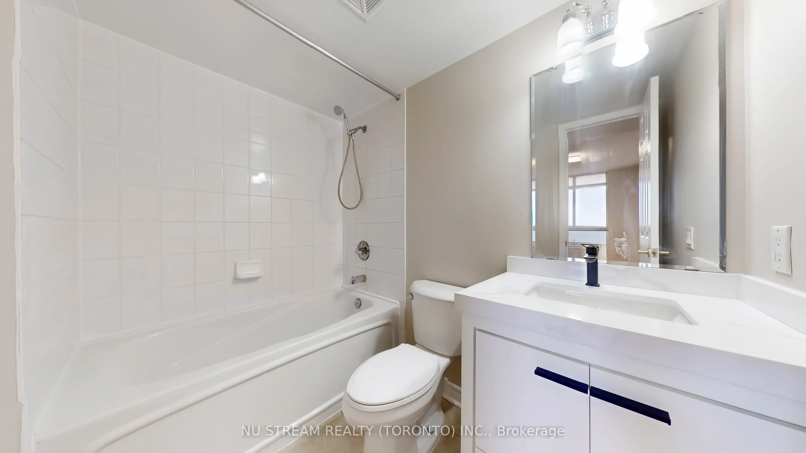 18 Kenaston Gardens, #1703