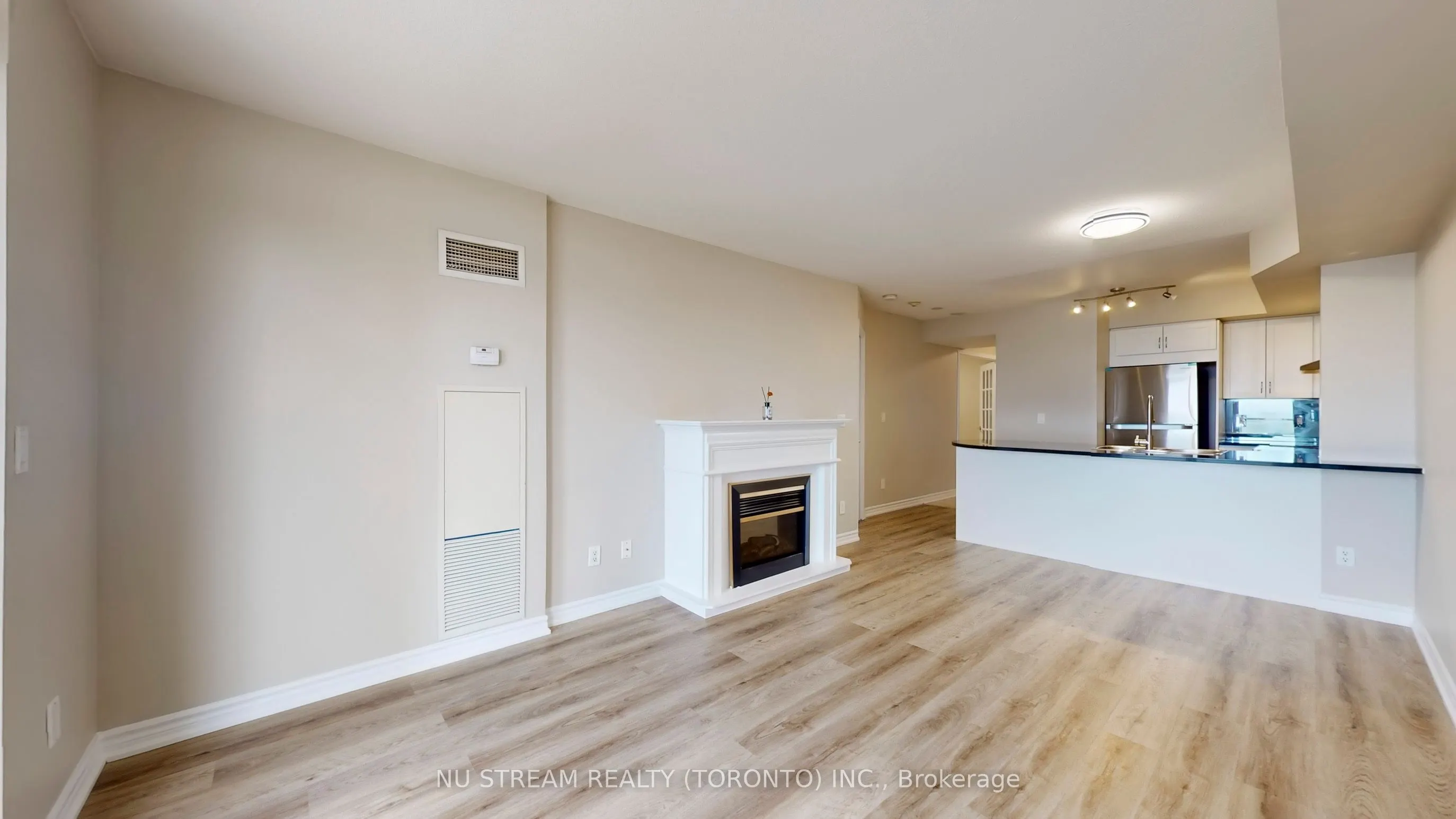 18 Kenaston Gardens, #1703