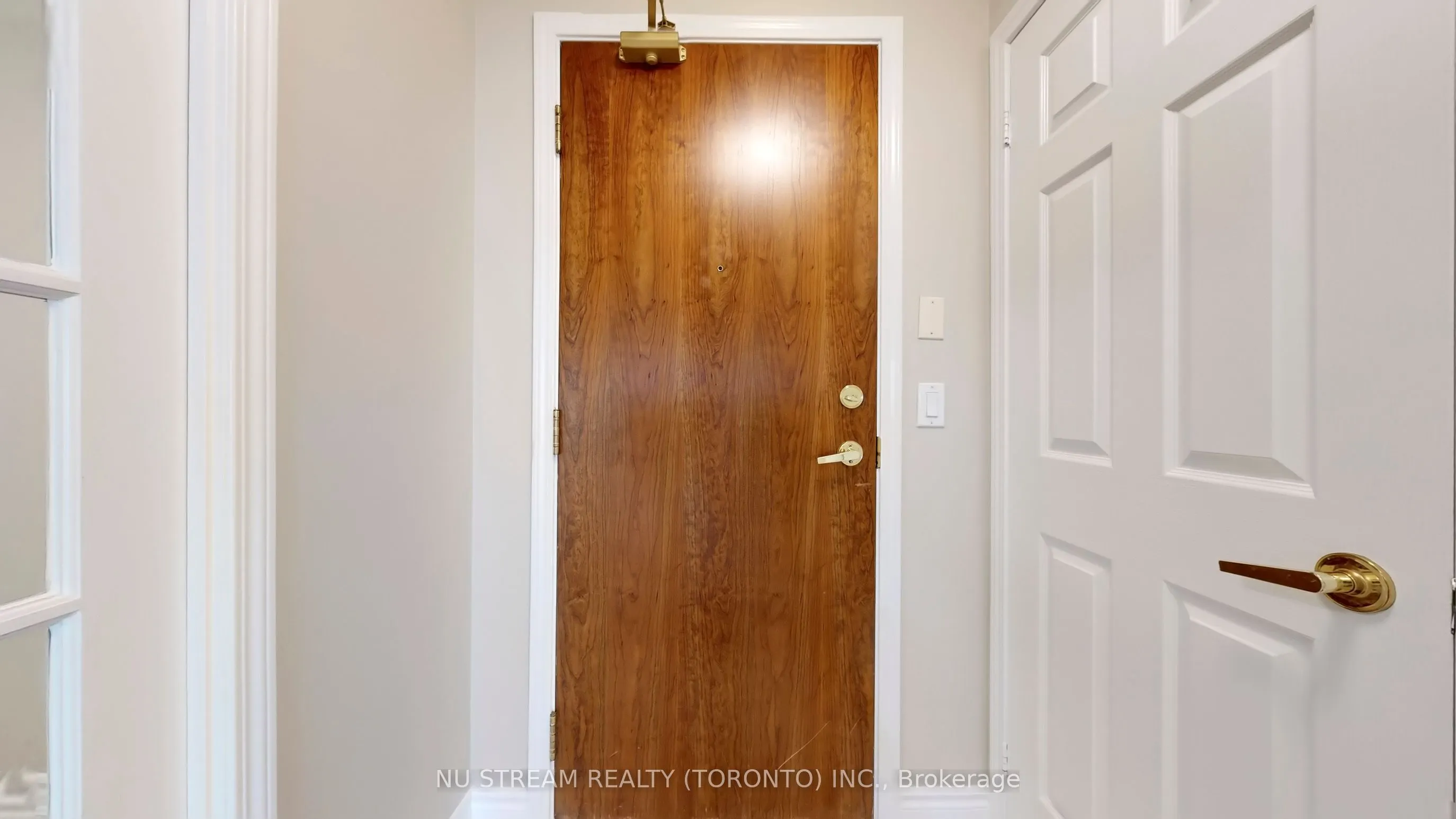 18 Kenaston Gardens, #1703