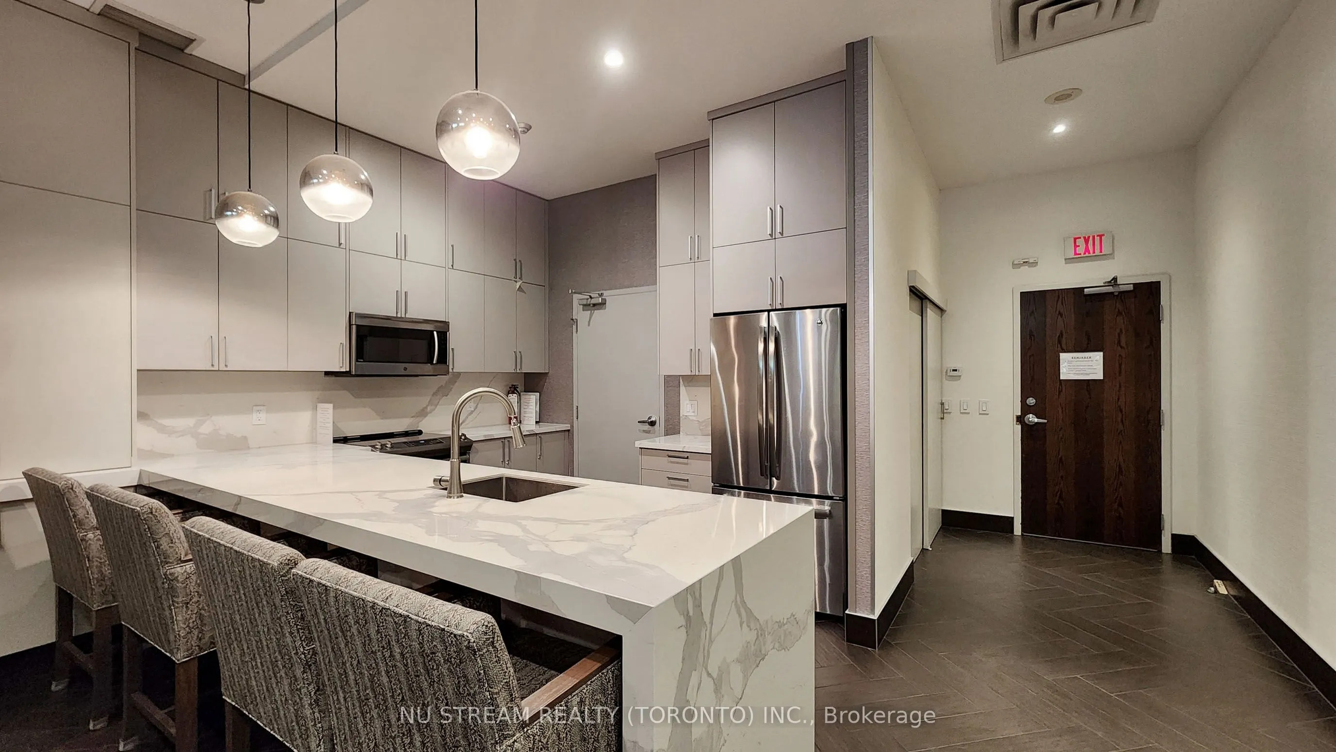 18 Kenaston Gardens, #1703