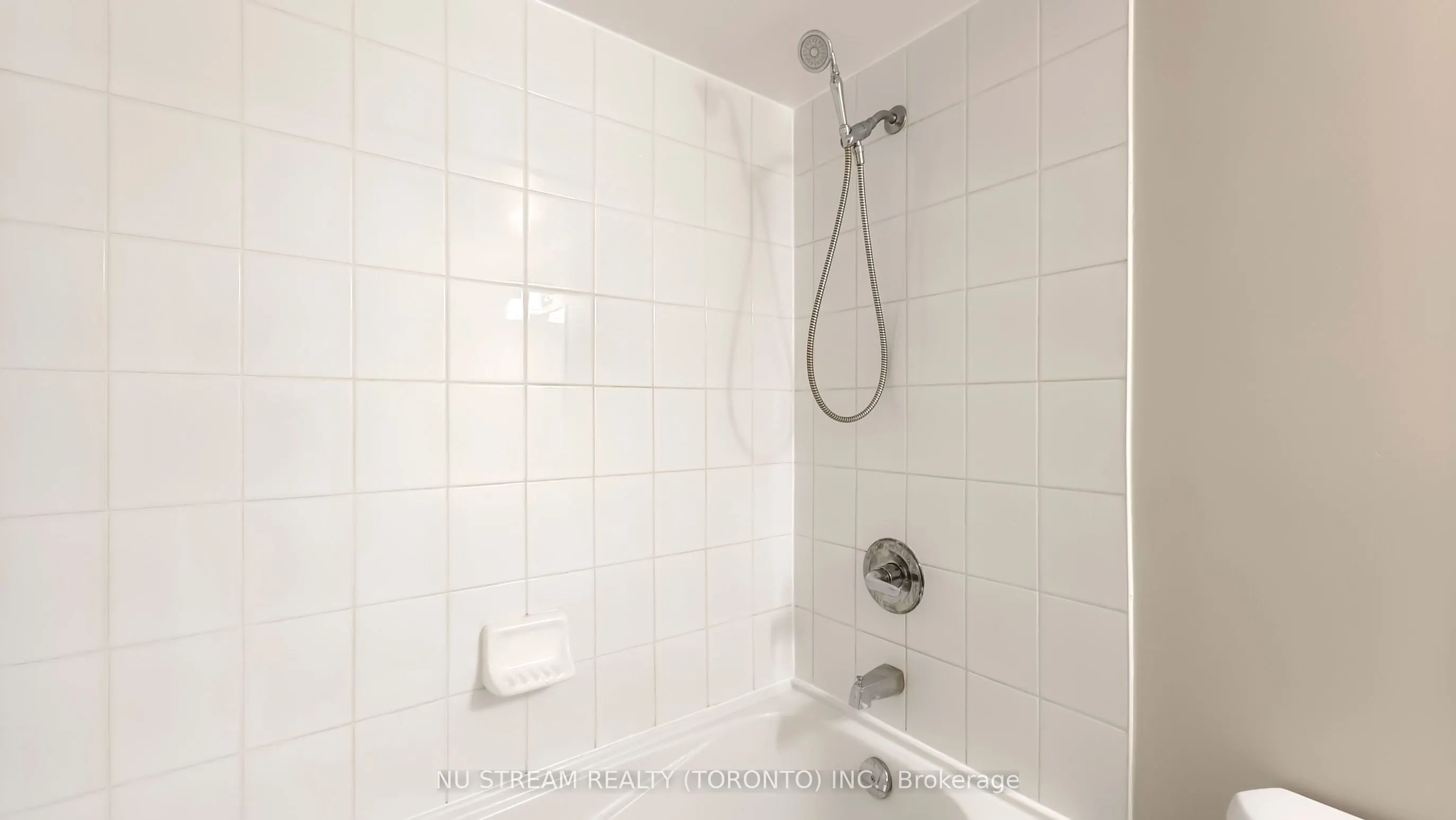 18 Kenaston Gardens, #1703