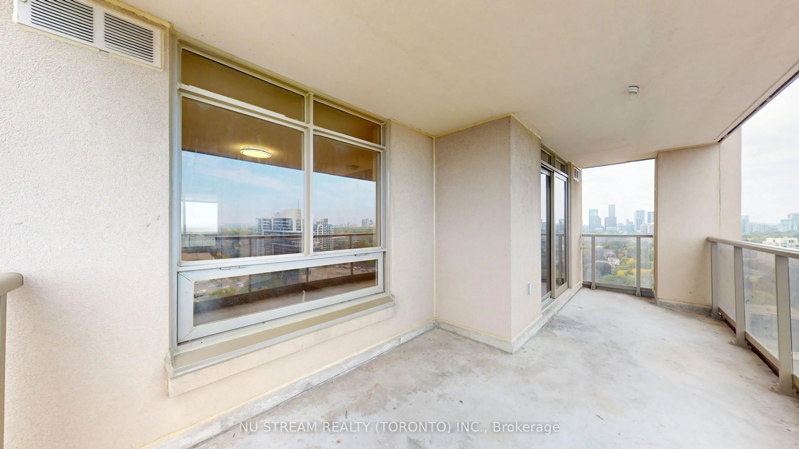18 Kenaston Gardens, #1703