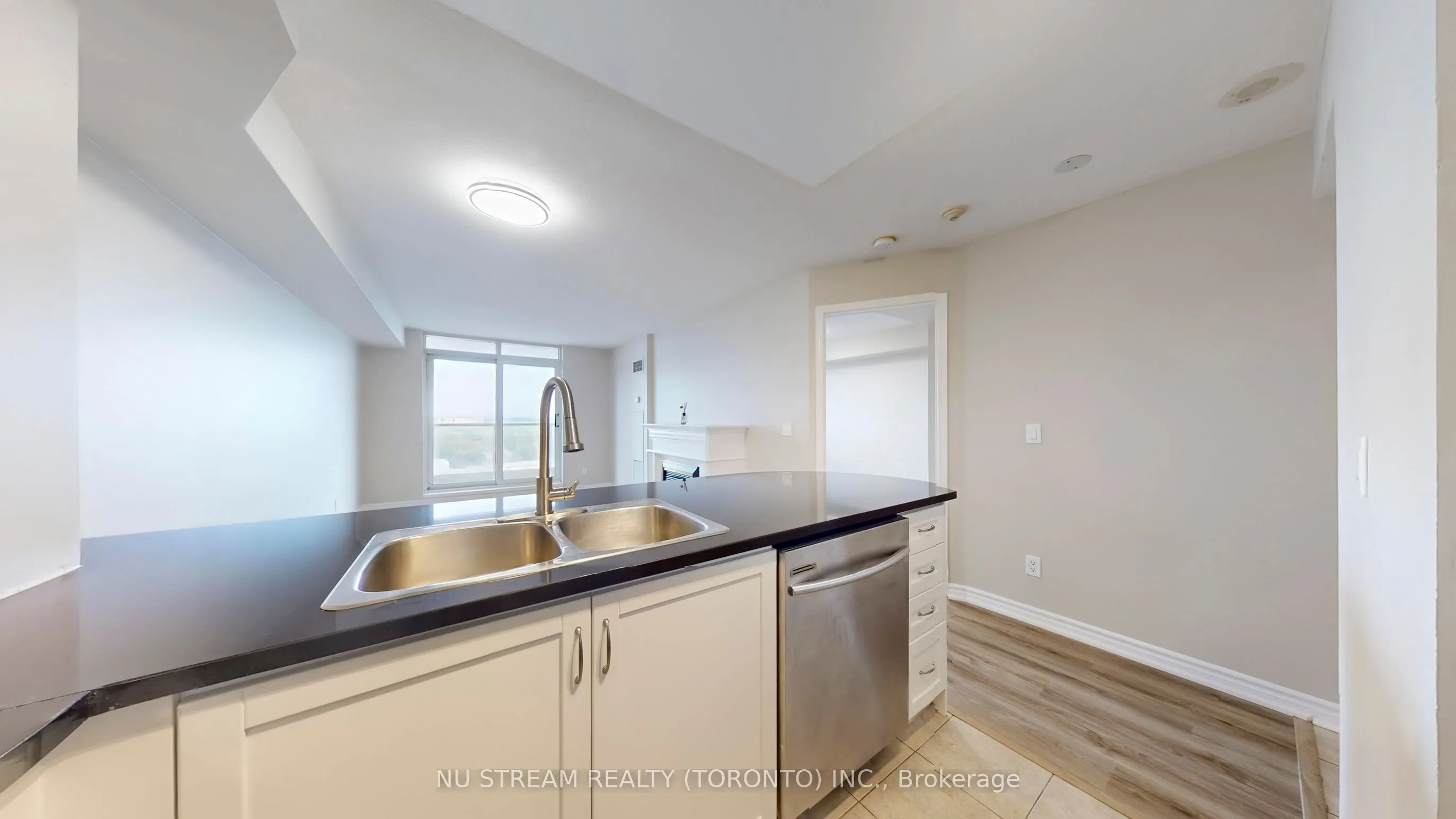 18 Kenaston Gardens, #1703