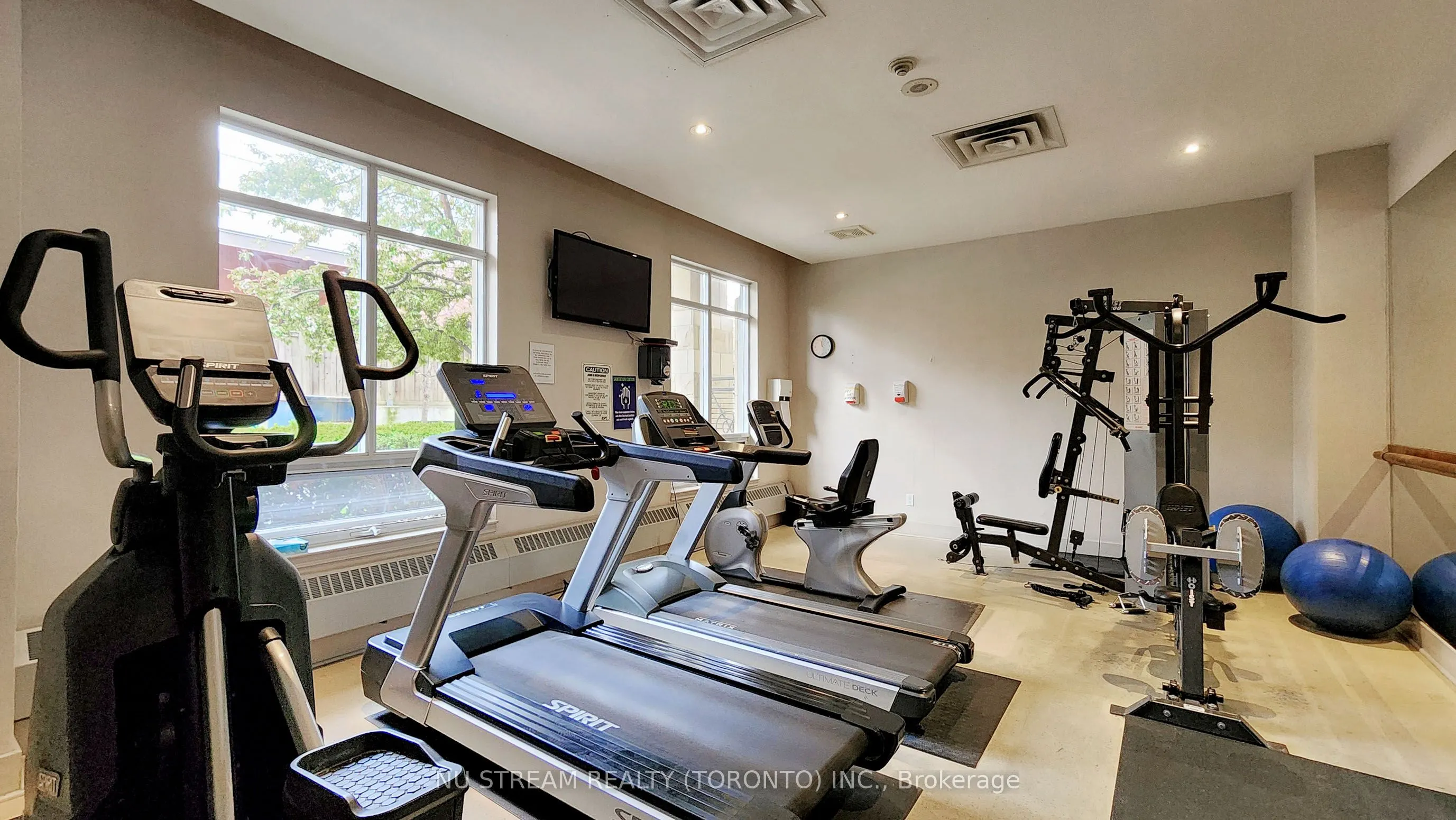 18 Kenaston Gardens, #1703