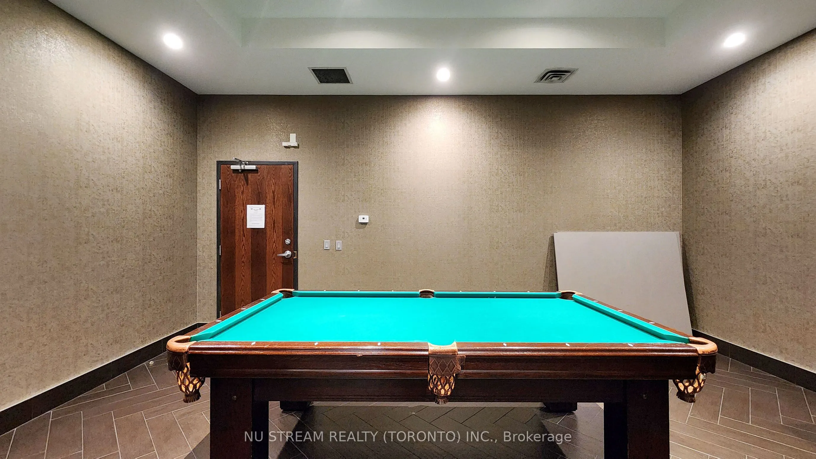18 Kenaston Gardens, #1703