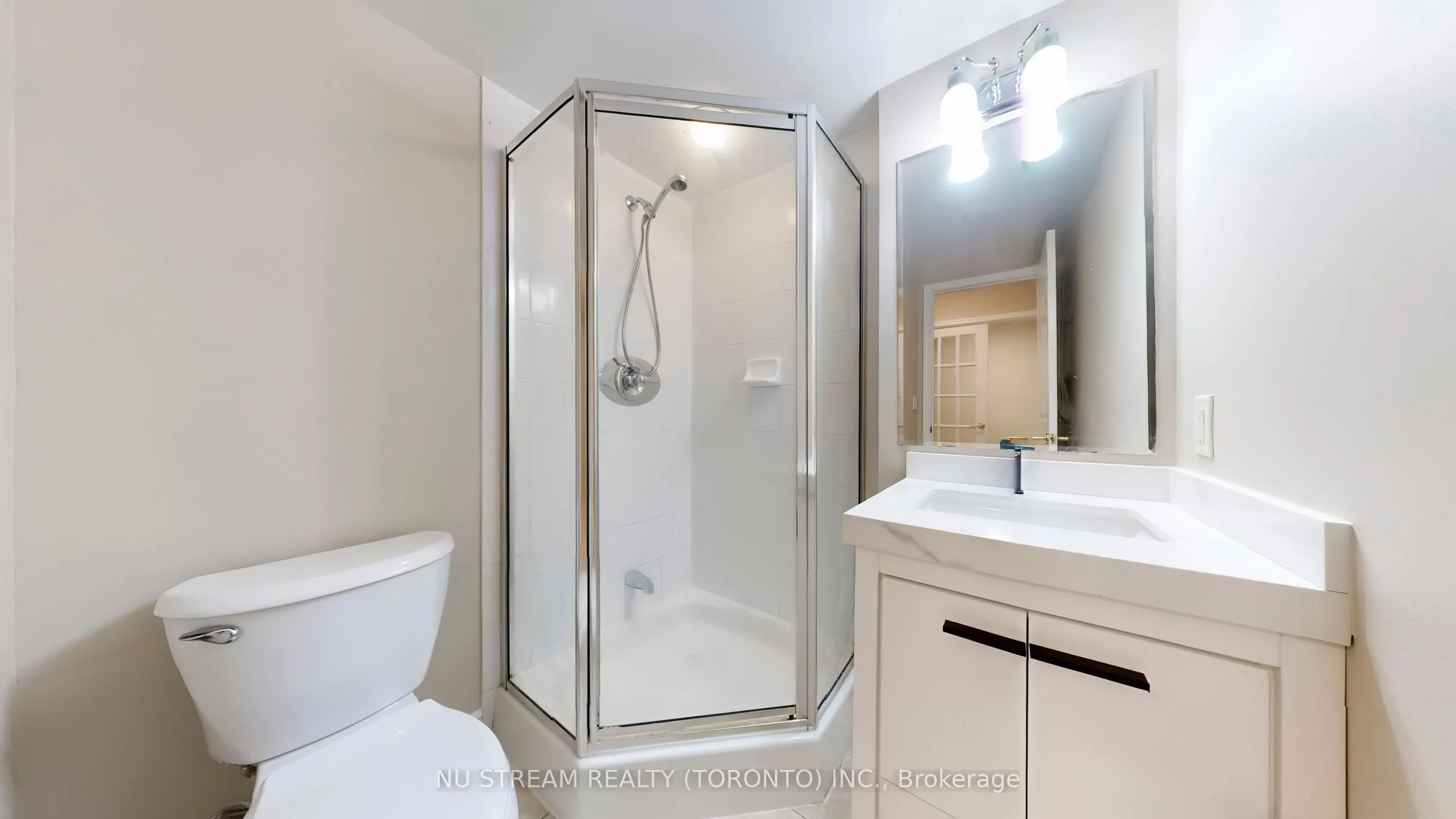 18 Kenaston Gardens, #1703