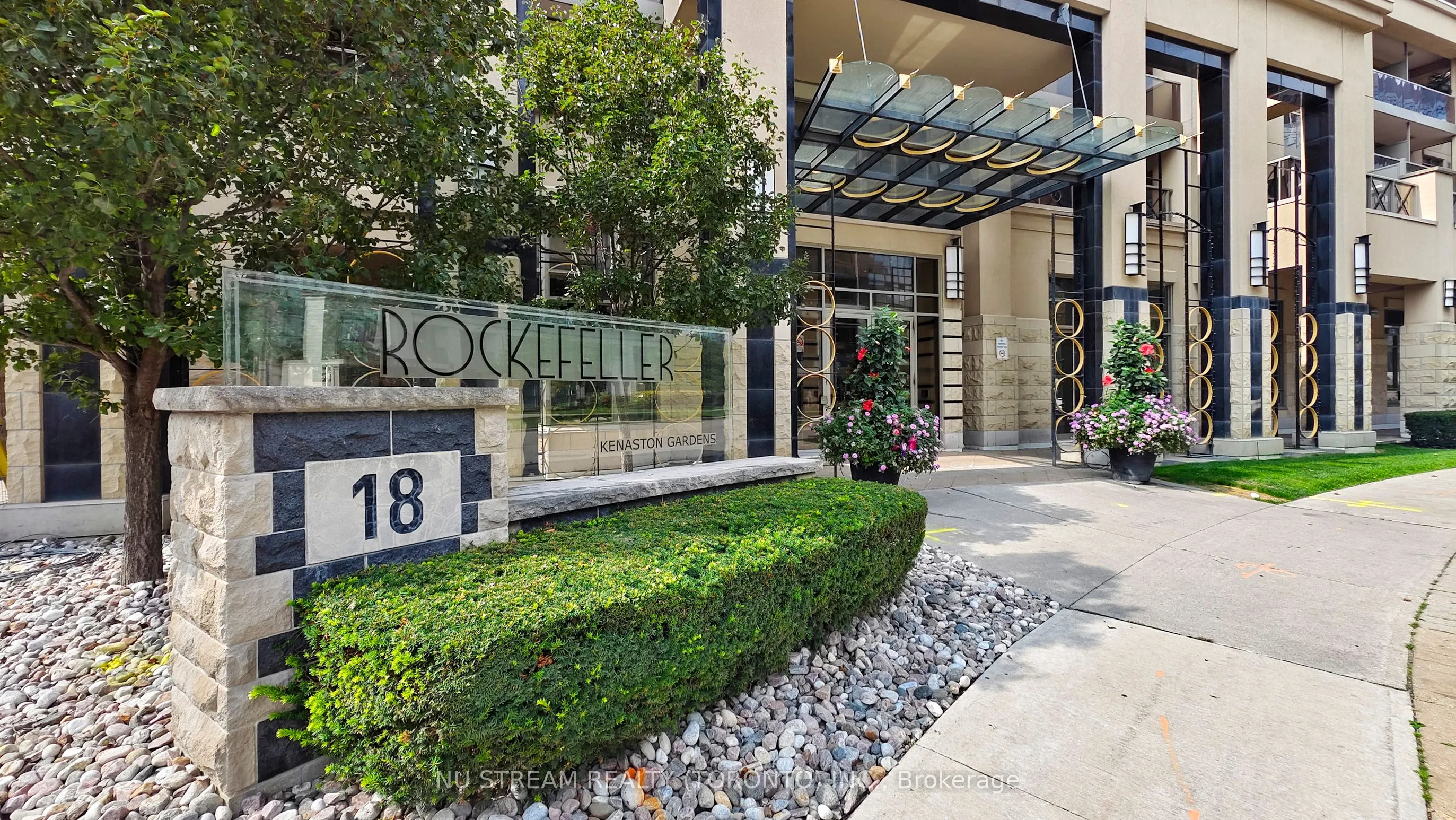 18 Kenaston Gardens, #1703