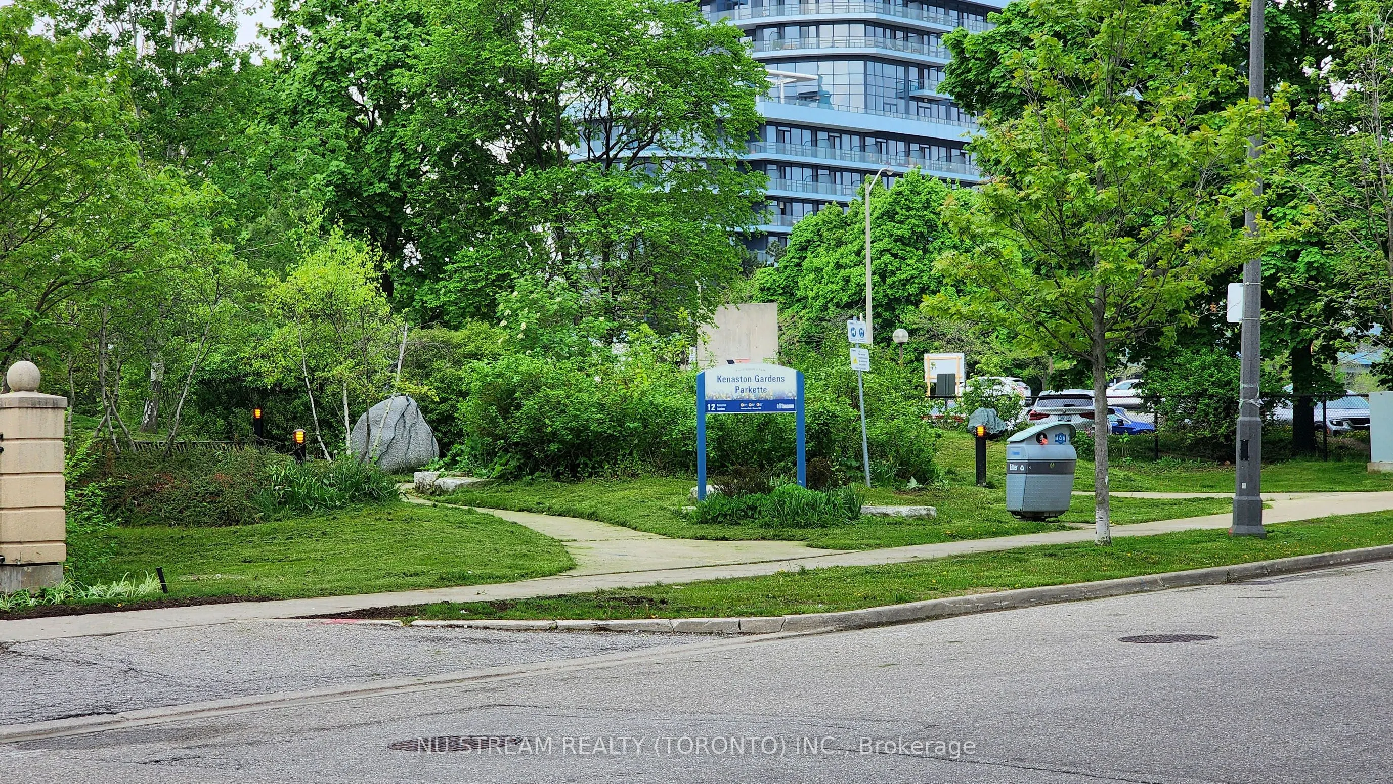 18 Kenaston Gardens, #1703