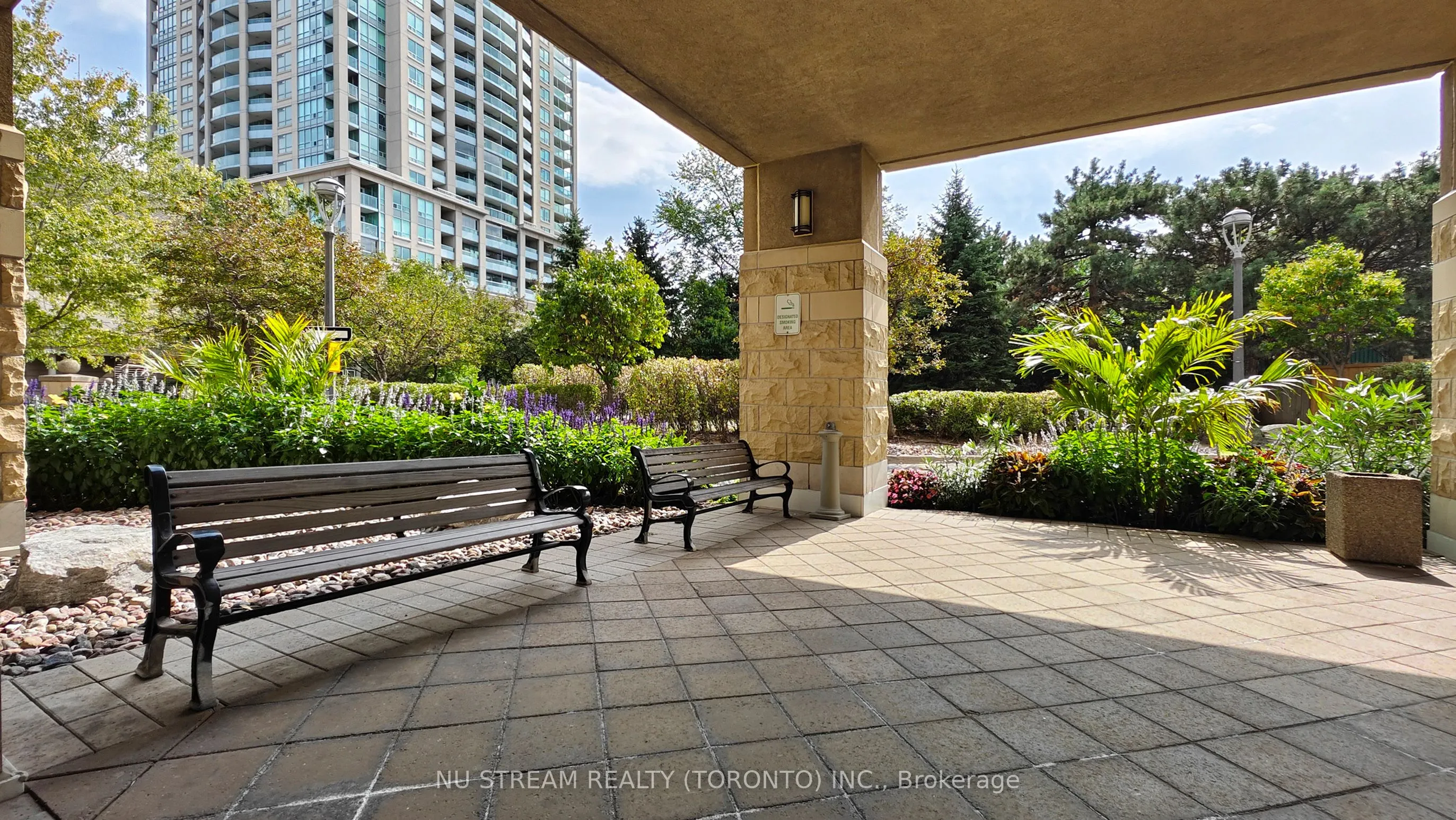 18 Kenaston Gardens, #1703