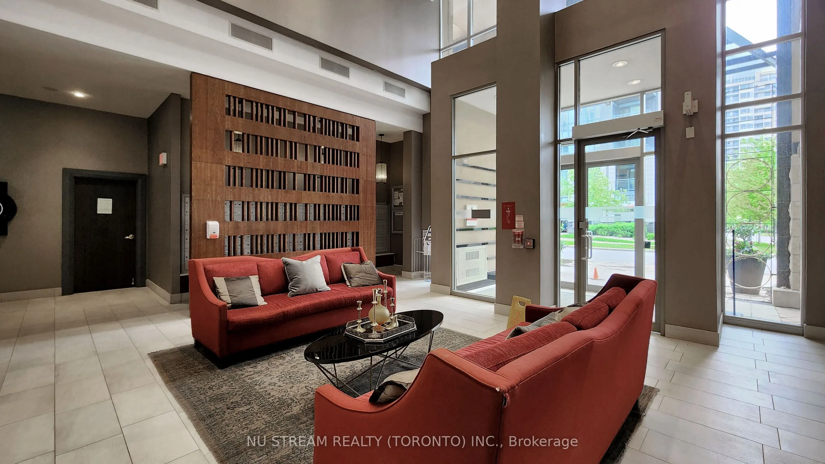 18 Kenaston Gardens, #1703