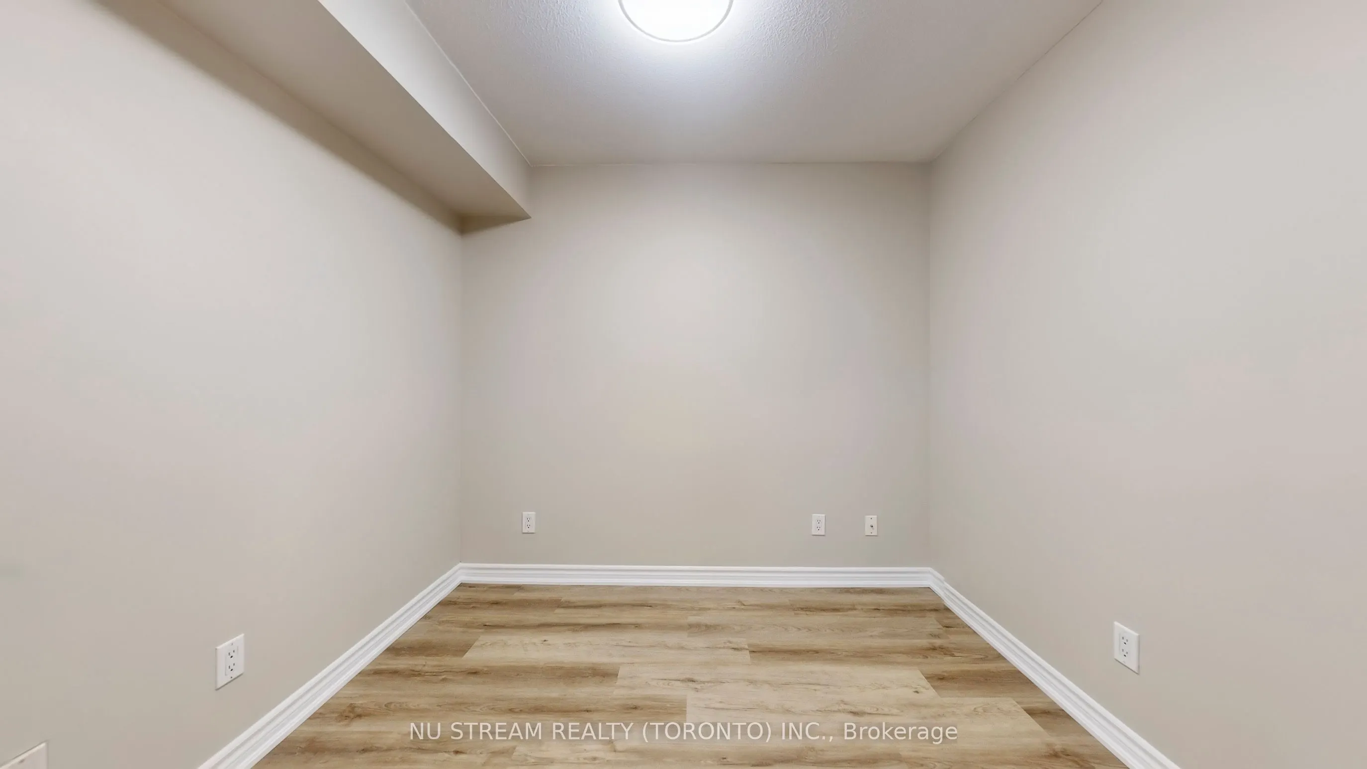 18 Kenaston Gardens, #1703