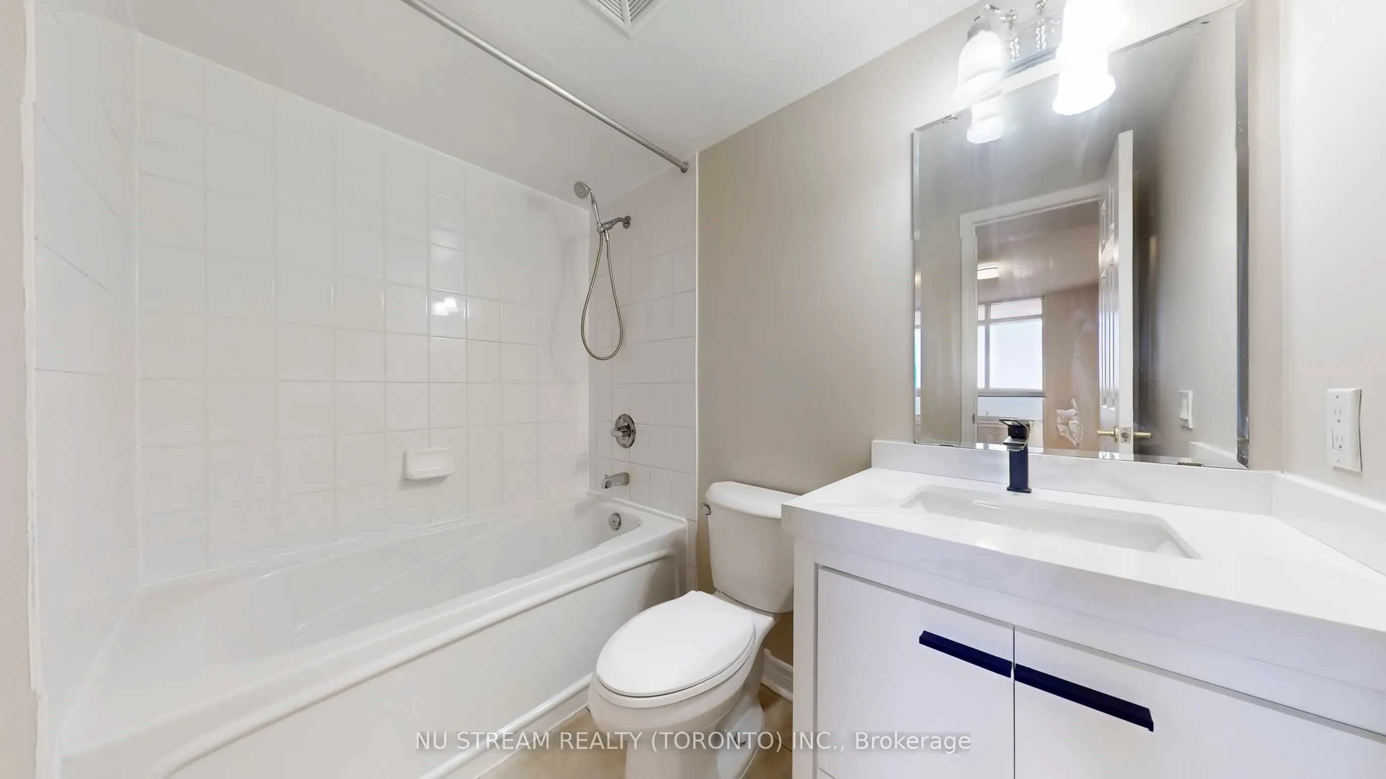 18 Kenaston Gardens, #1703