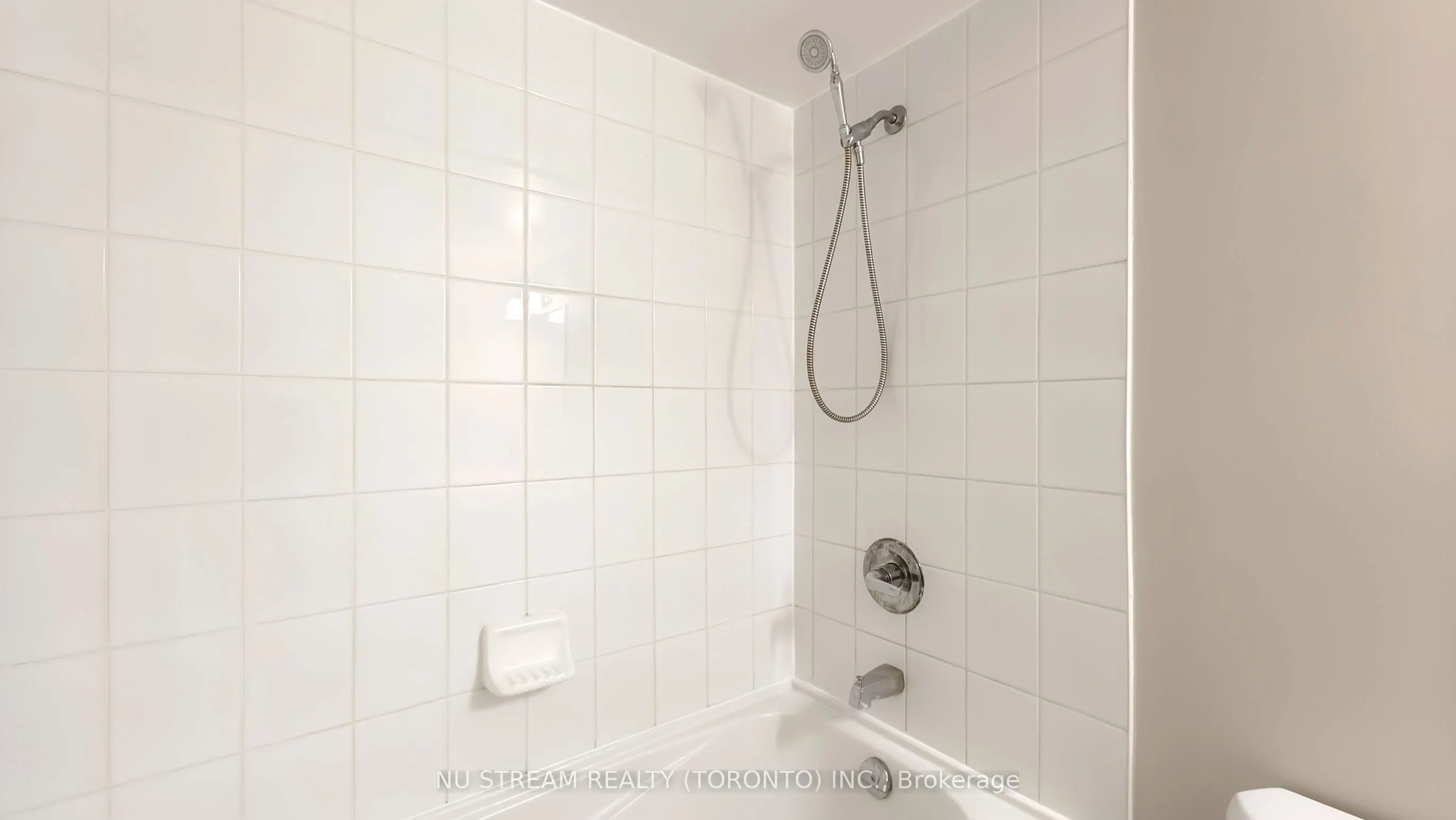 18 Kenaston Gardens, #1703
