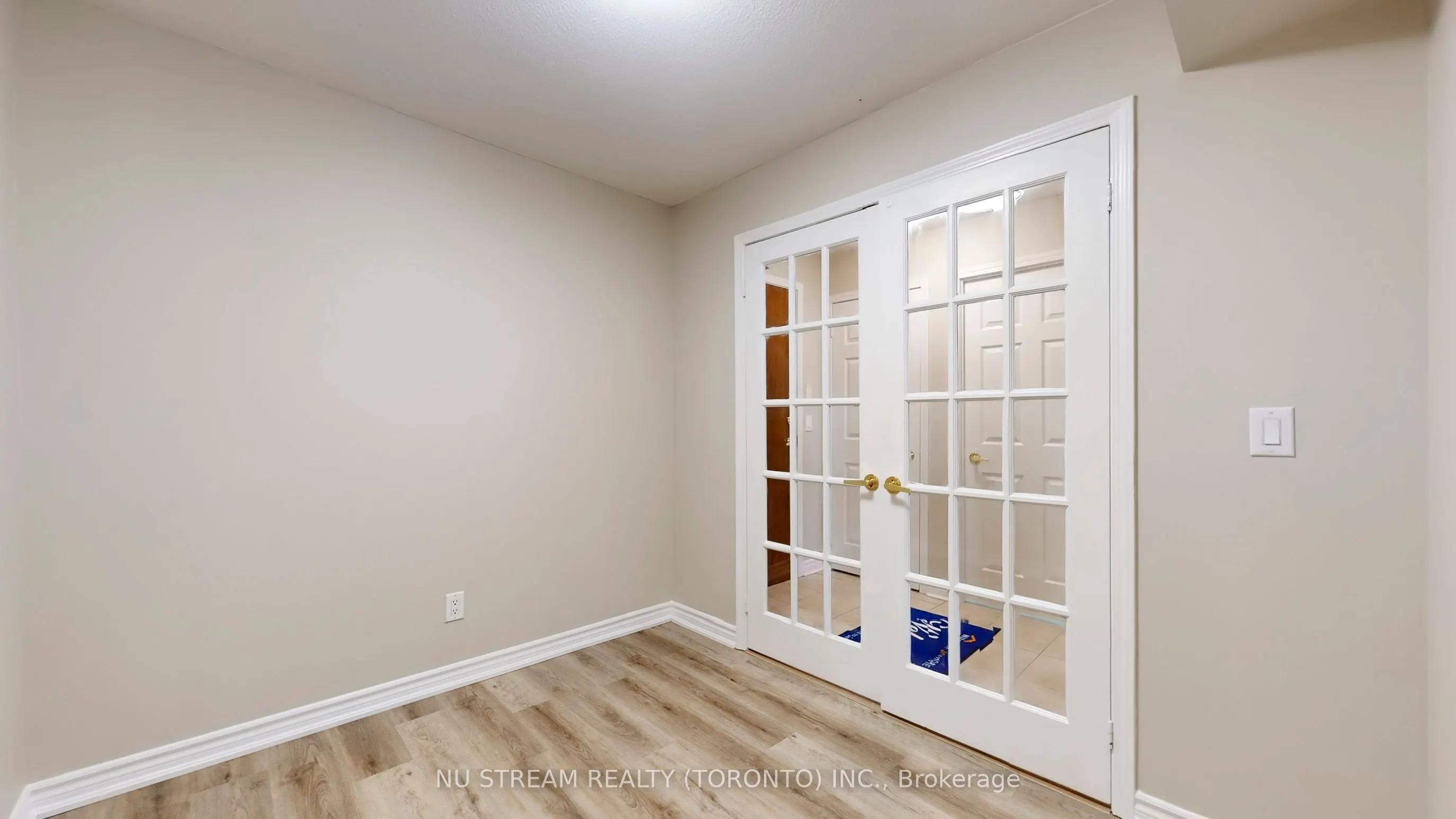 18 Kenaston Gardens, #1703