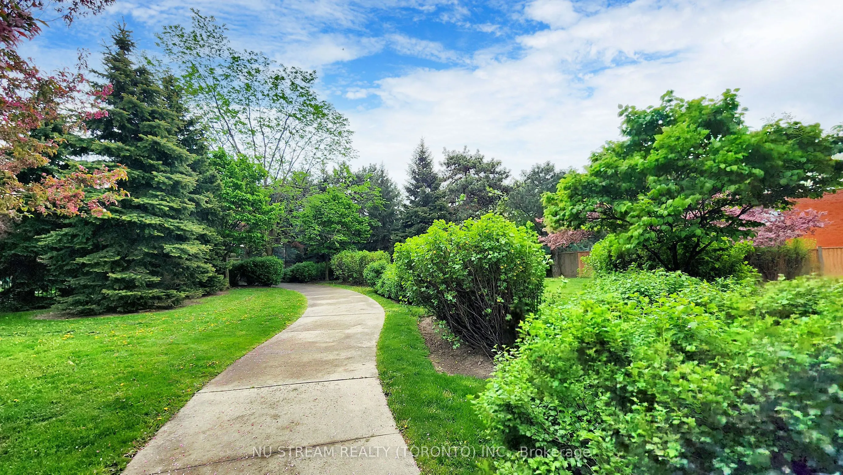 18 Kenaston Gardens, #1703