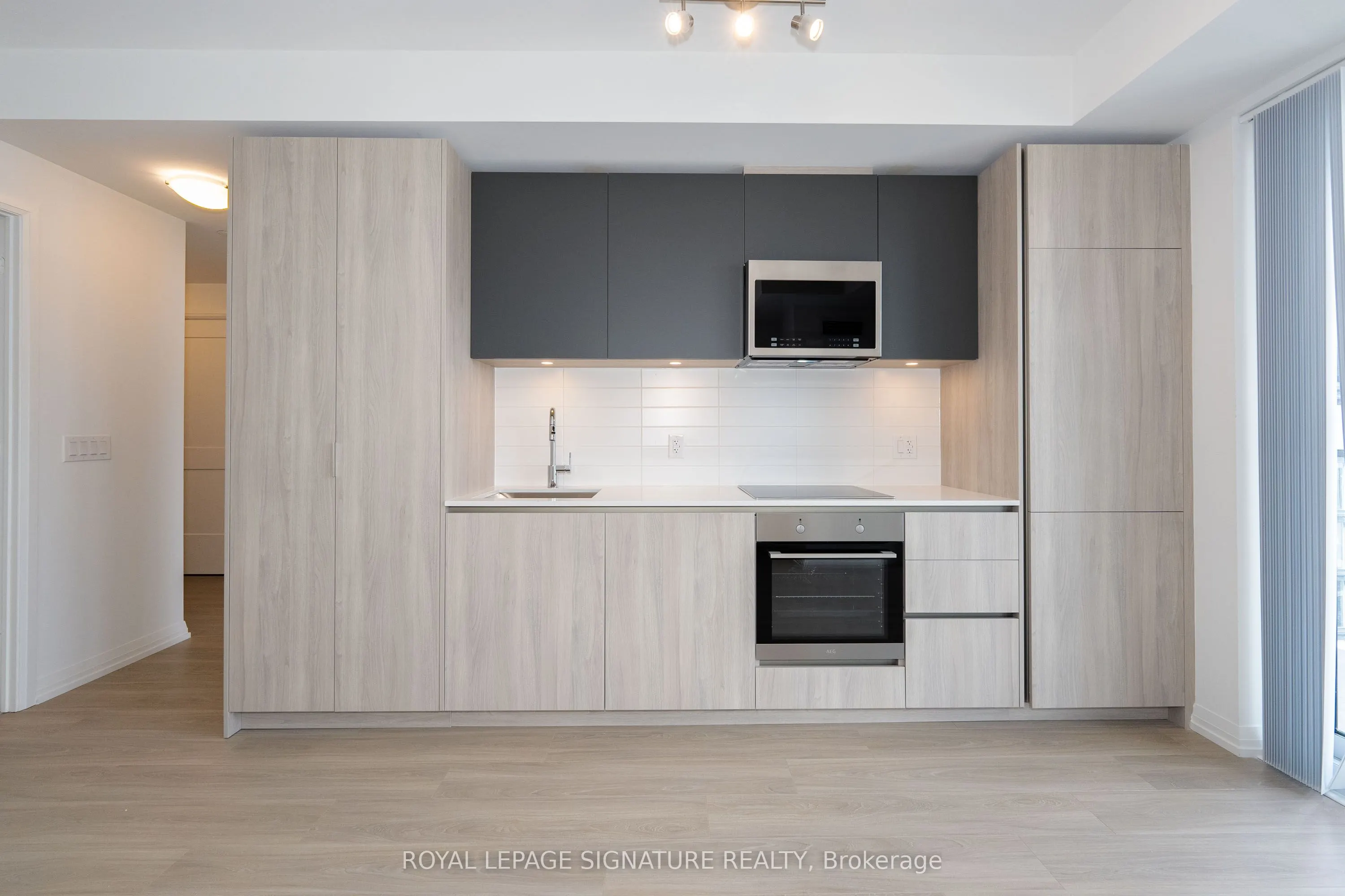 28 Widmer Street, #4226