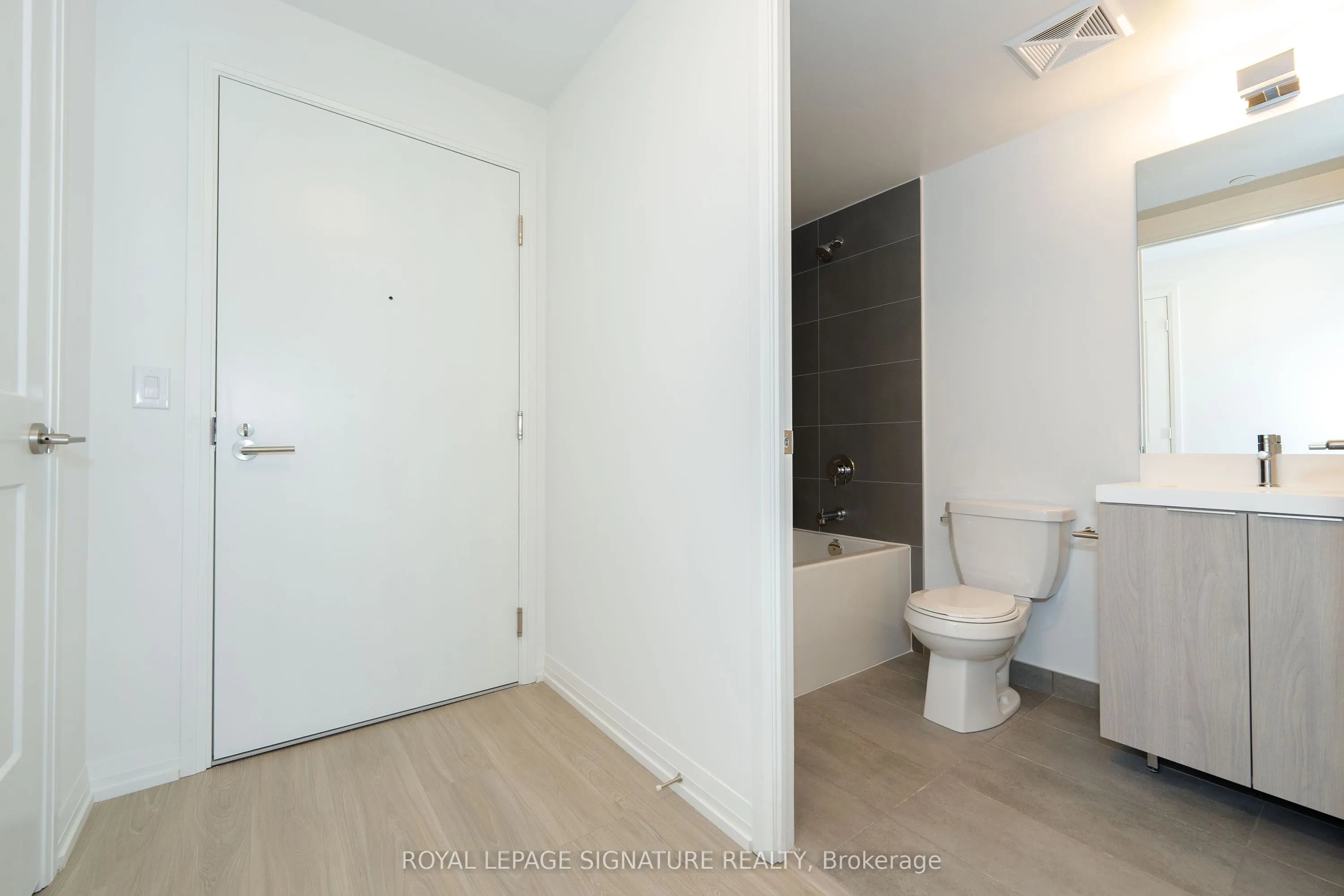 28 Widmer Street, #4226