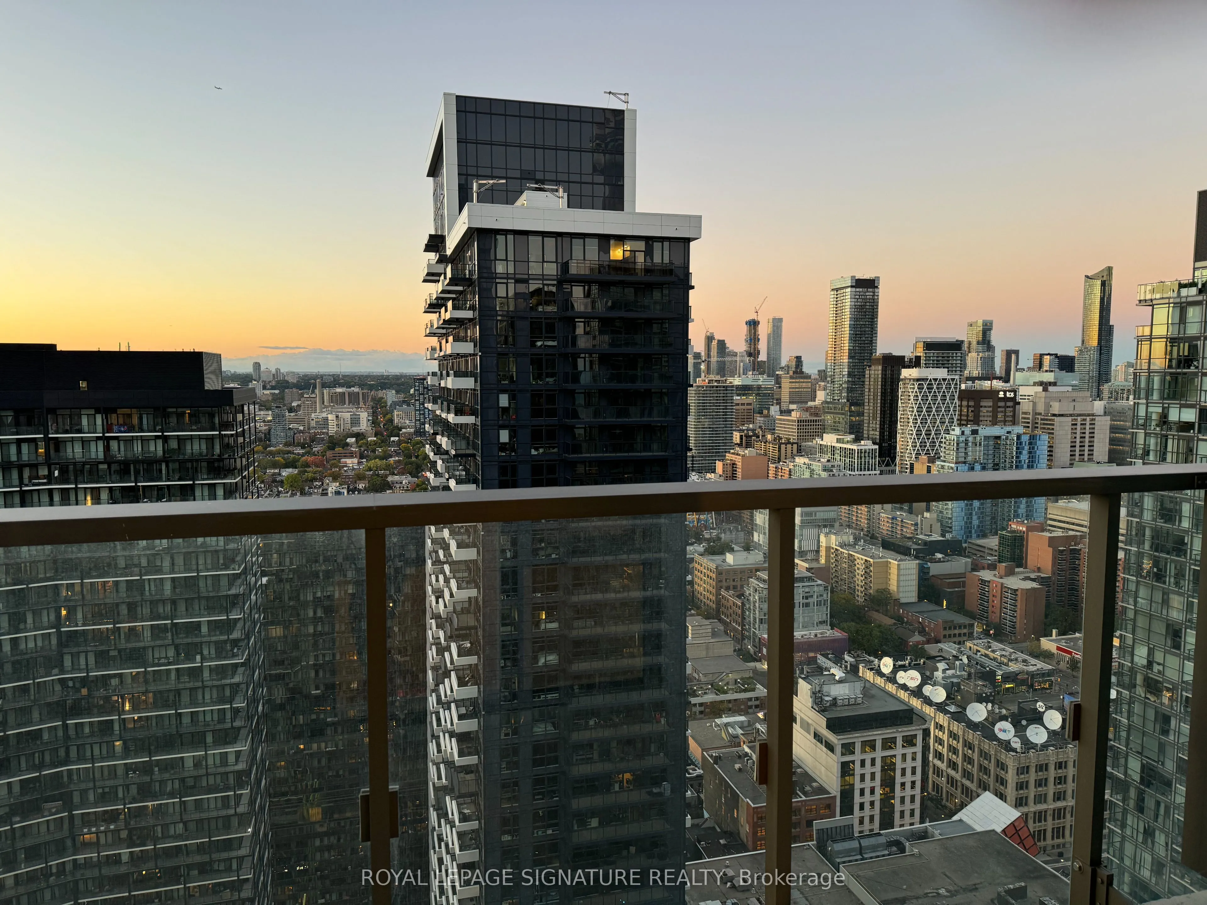 28 Widmer Street, #4226