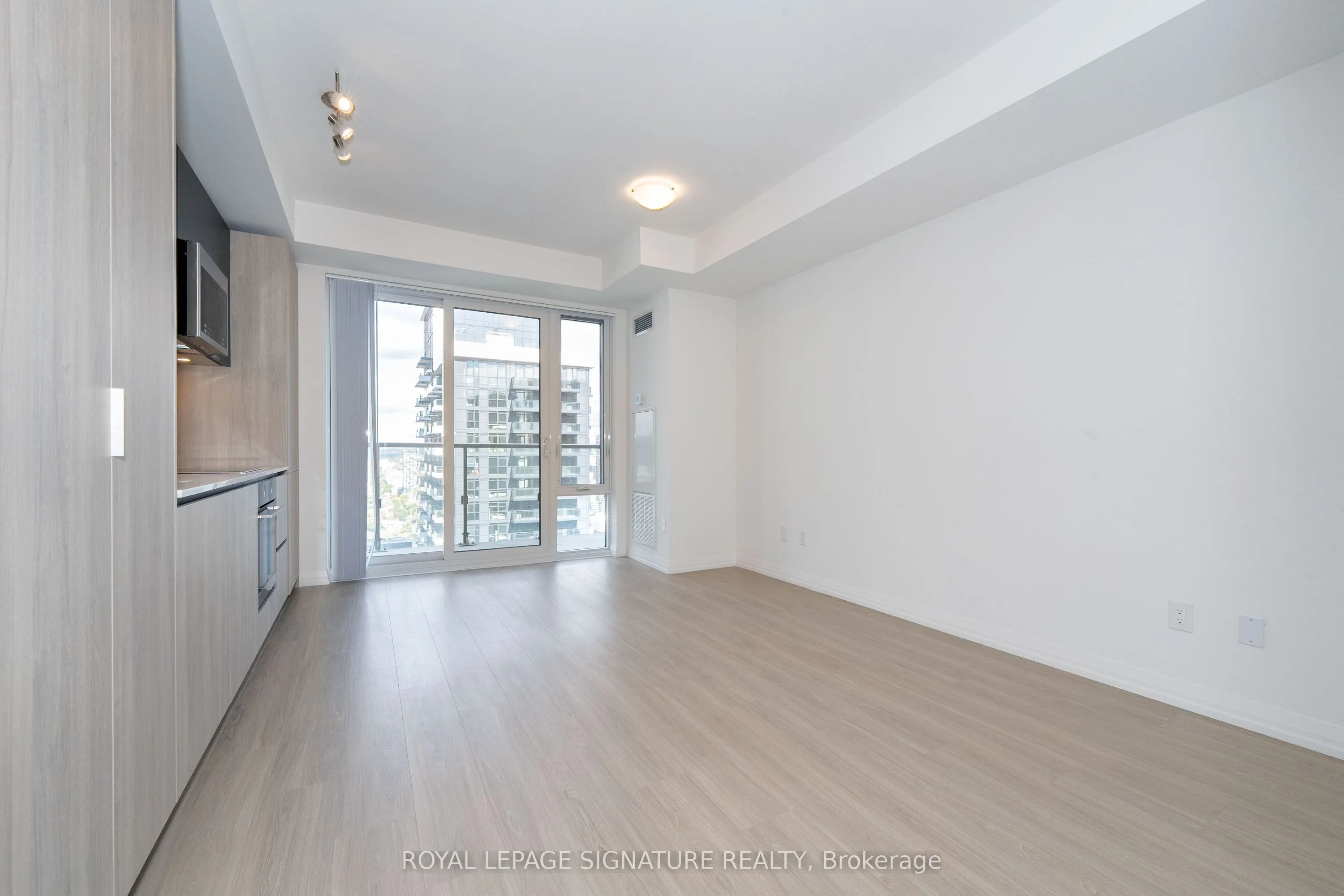 28 Widmer Street, #4226