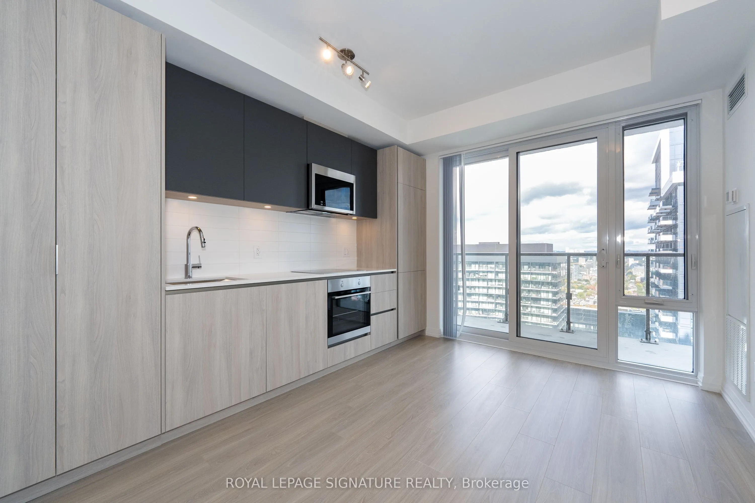 28 Widmer Street, #4226