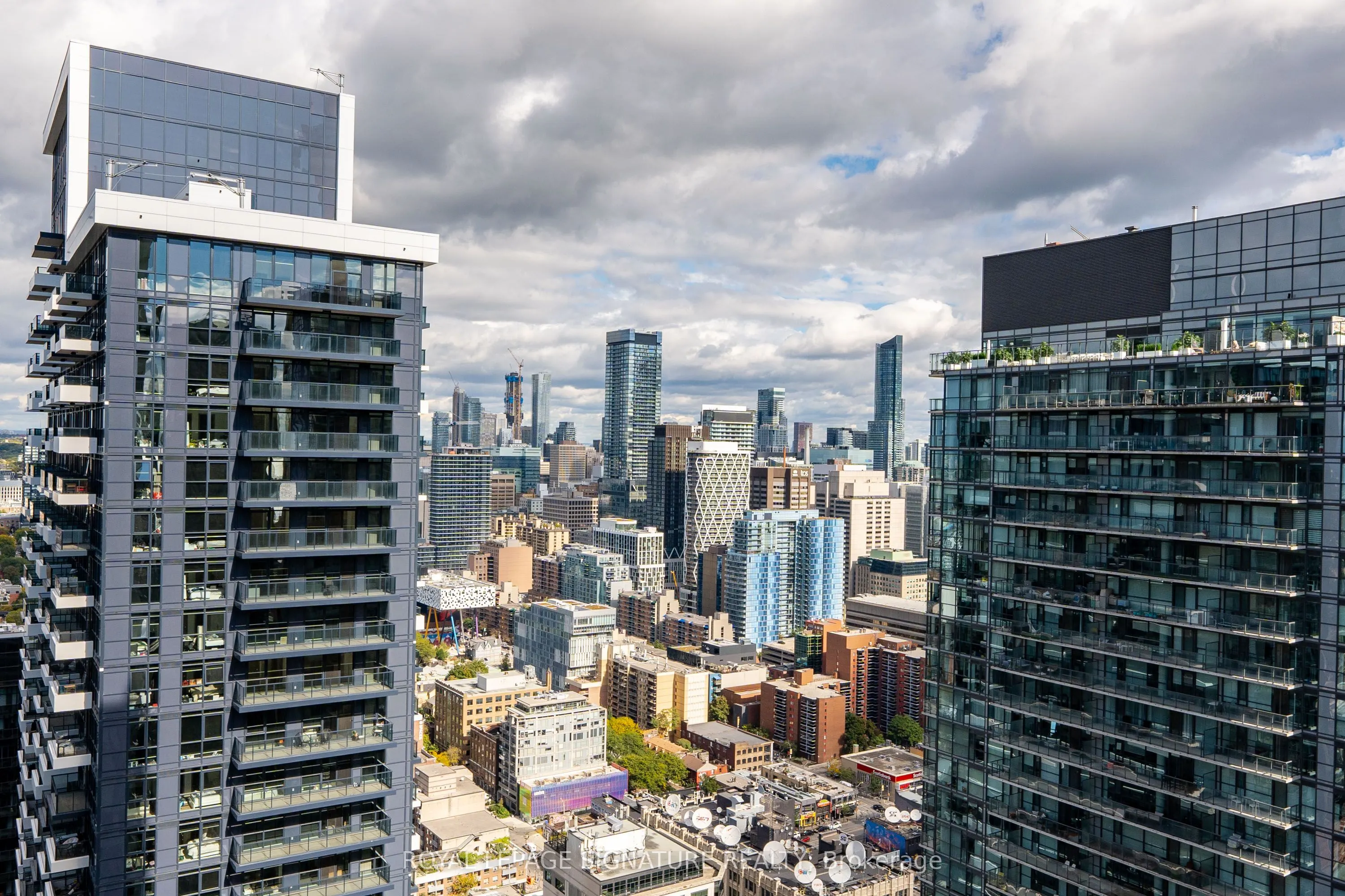 28 Widmer Street, #4226