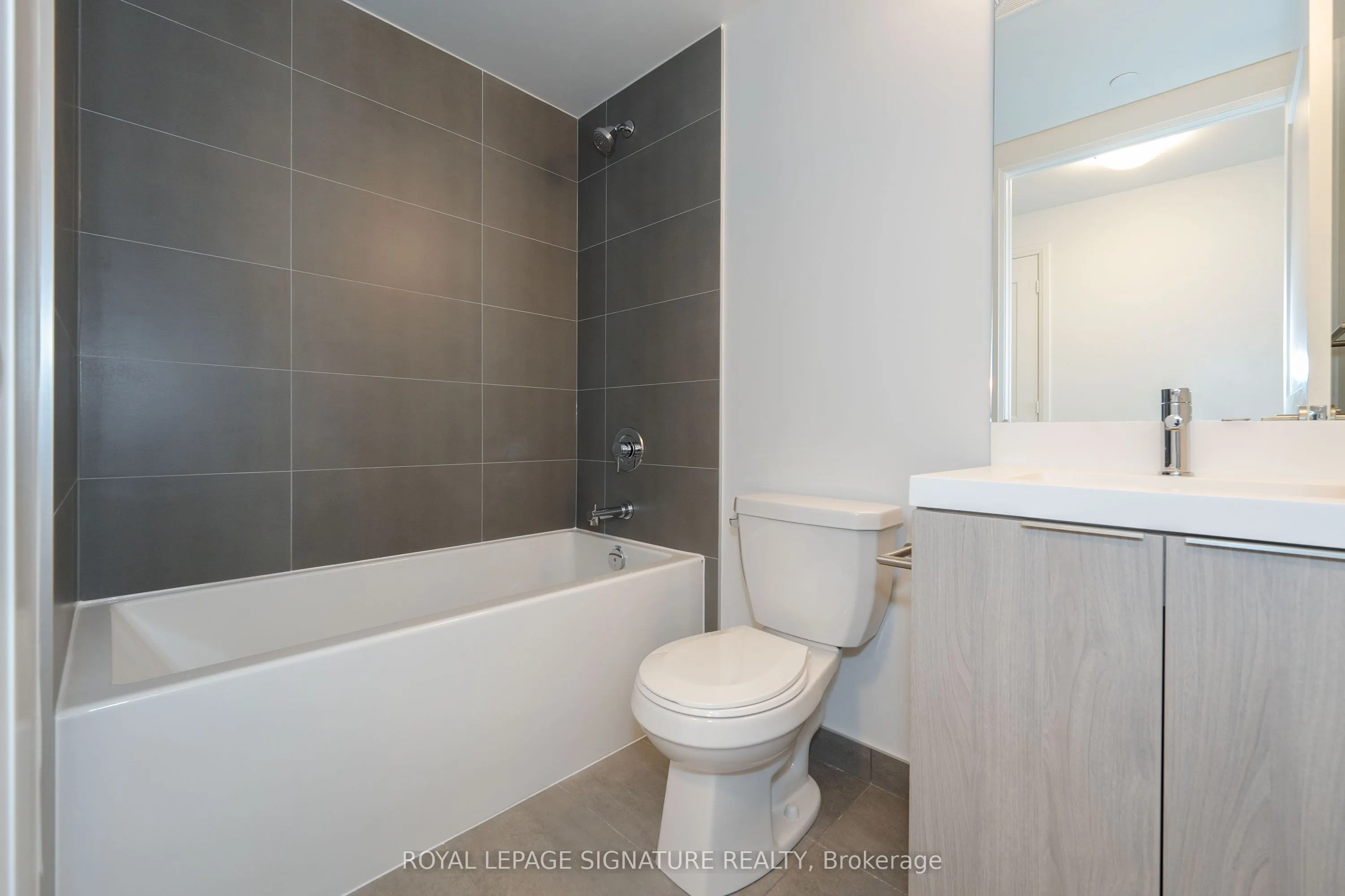 28 Widmer Street, #4226