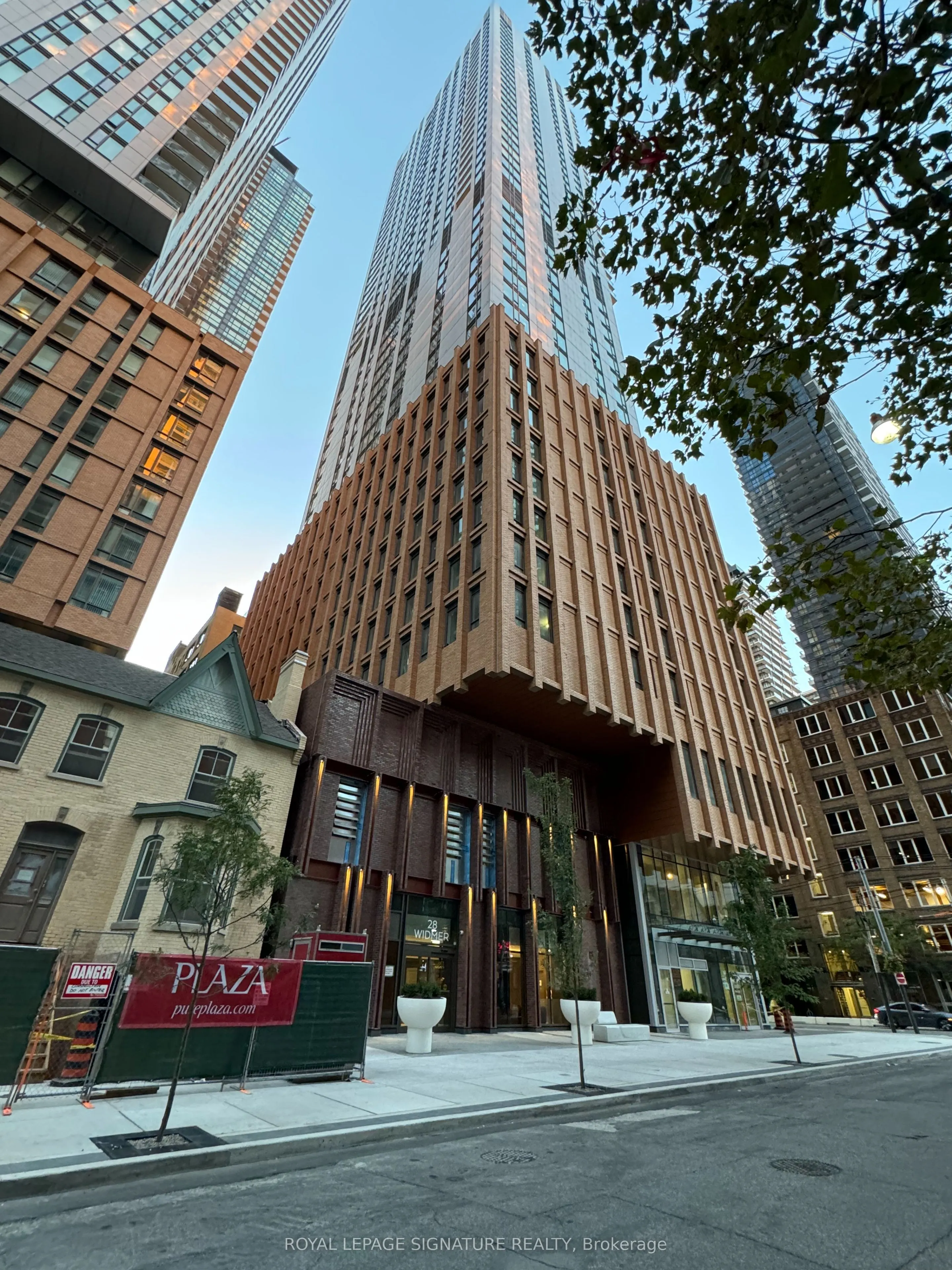 28 Widmer Street, #4226