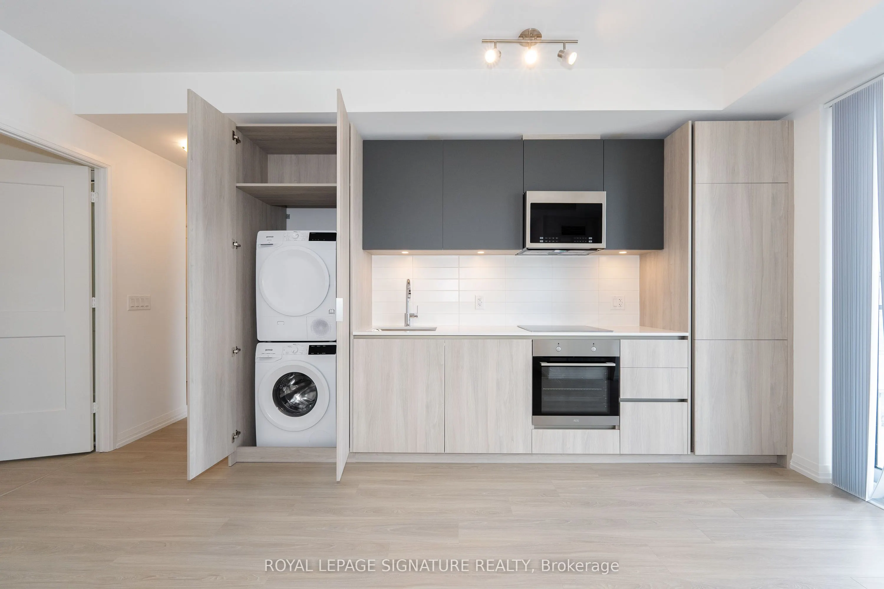 28 Widmer Street, #4226