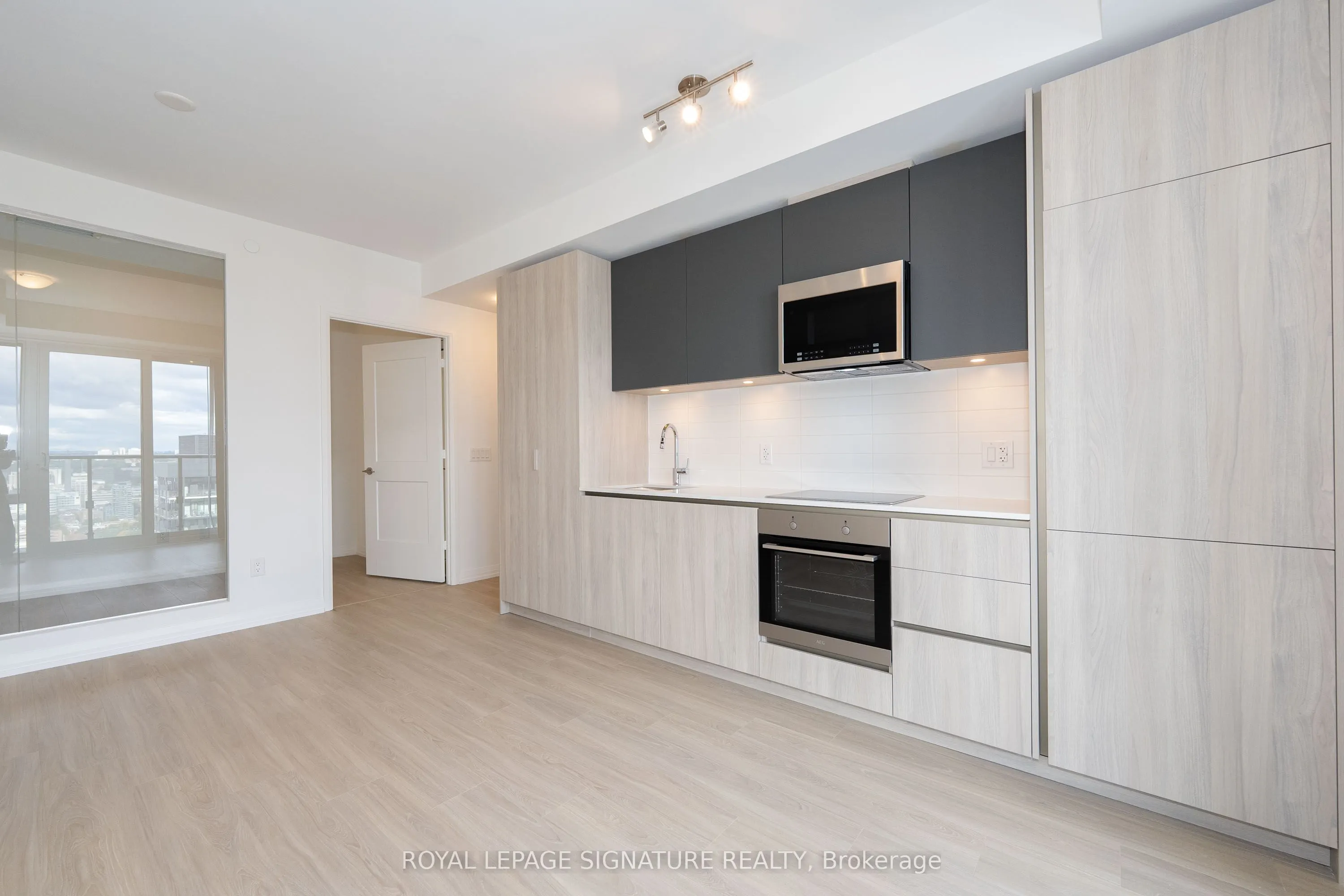 28 Widmer Street, #4226