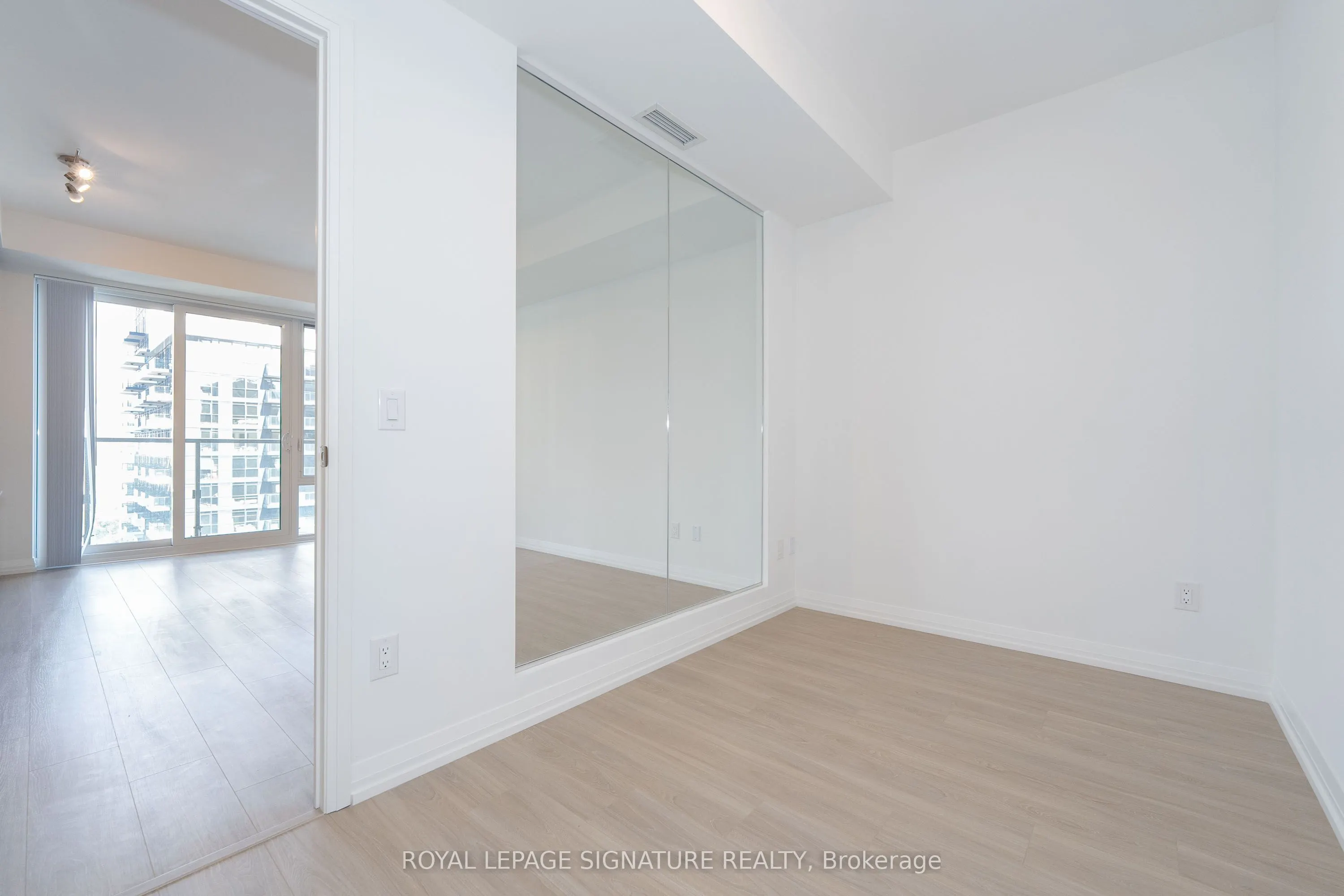 28 Widmer Street, #4226