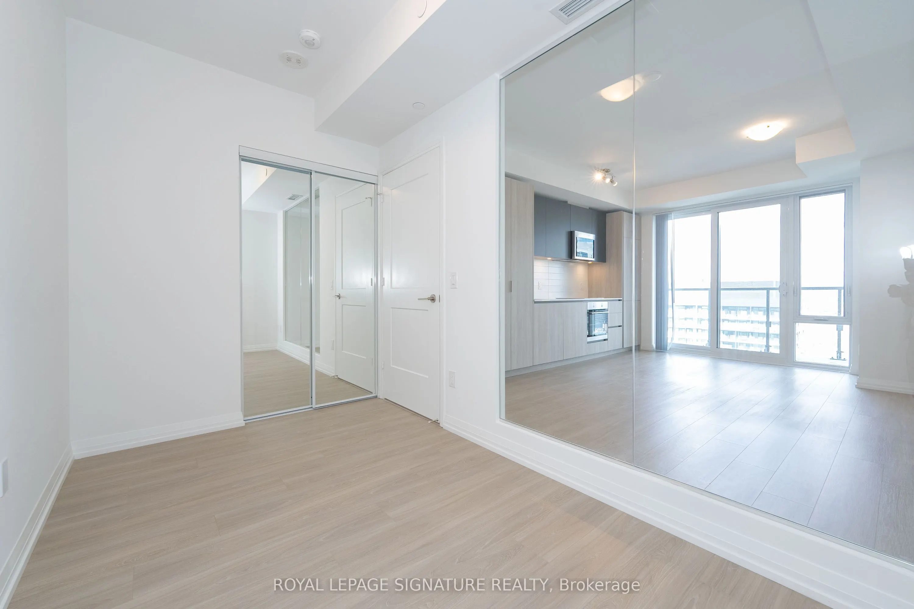 28 Widmer Street, #4226