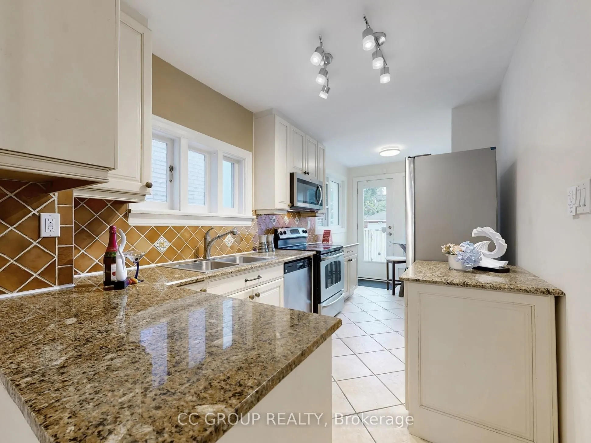 162 St Clair Avenue E, #Main