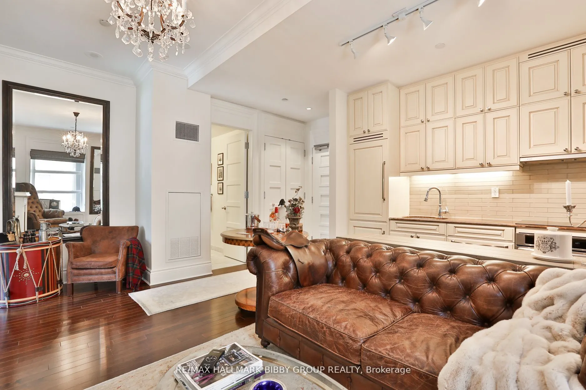 22 Leader Lane, #520