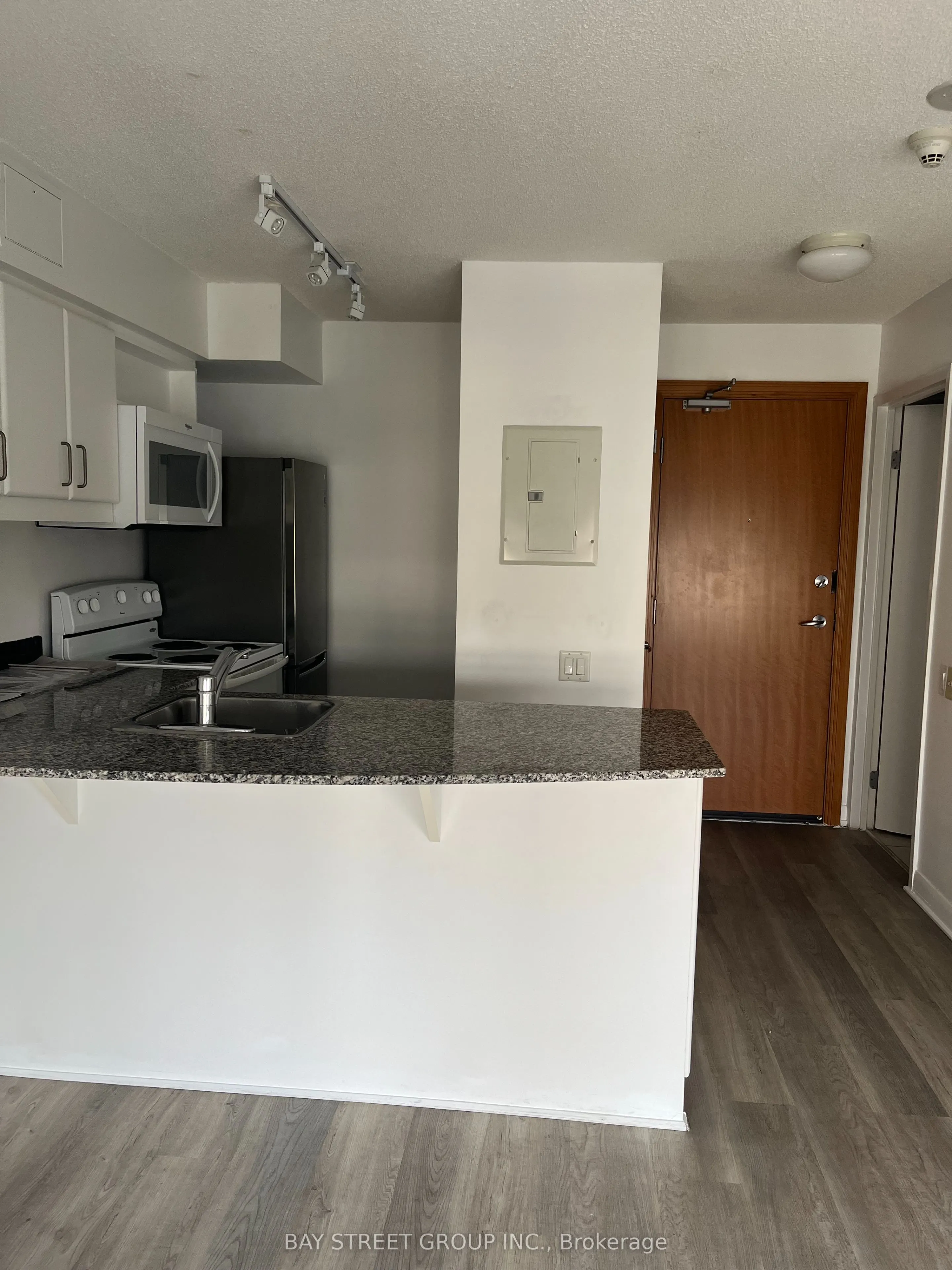 33 Sheppard Avenue S