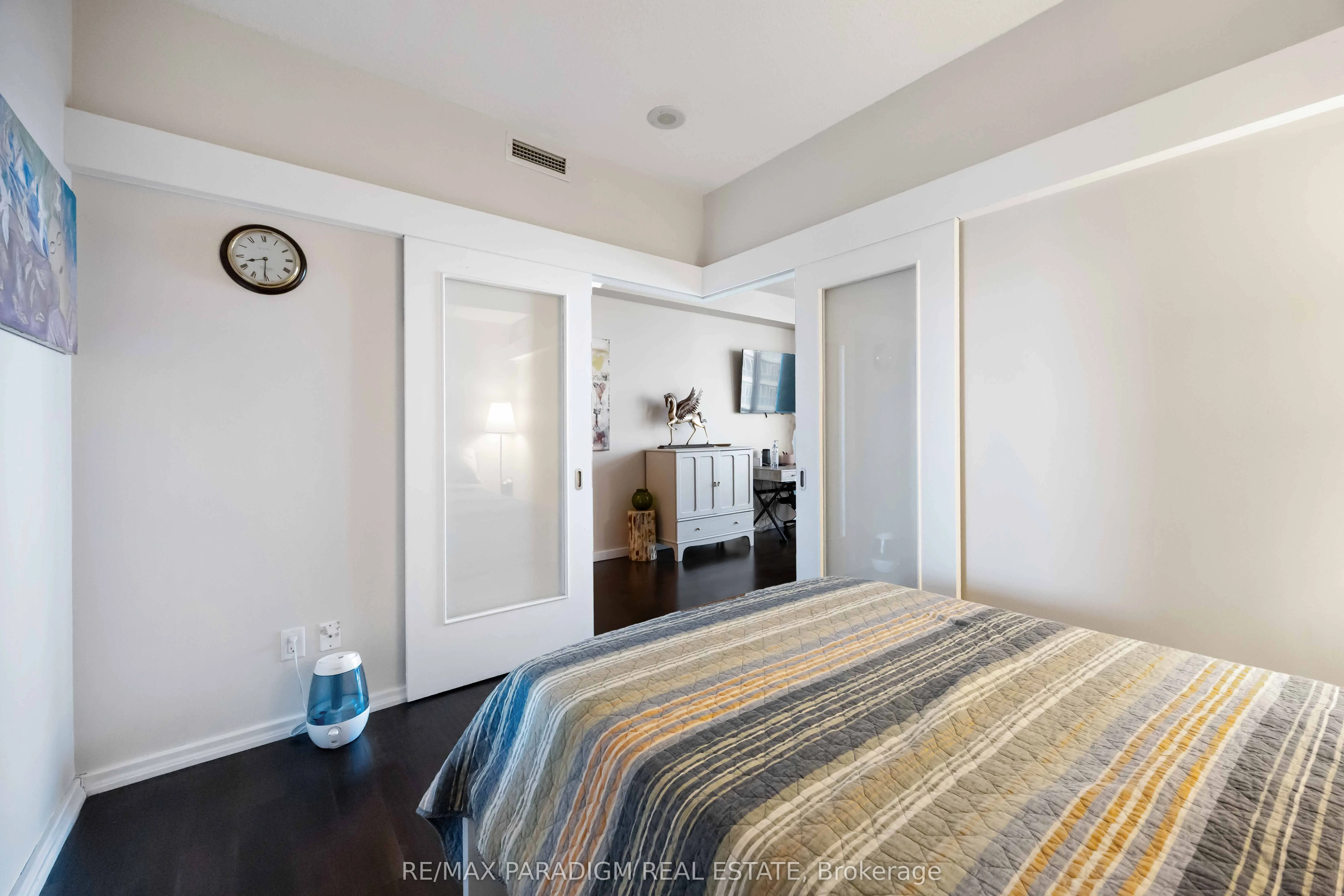 208 Queens Quay W