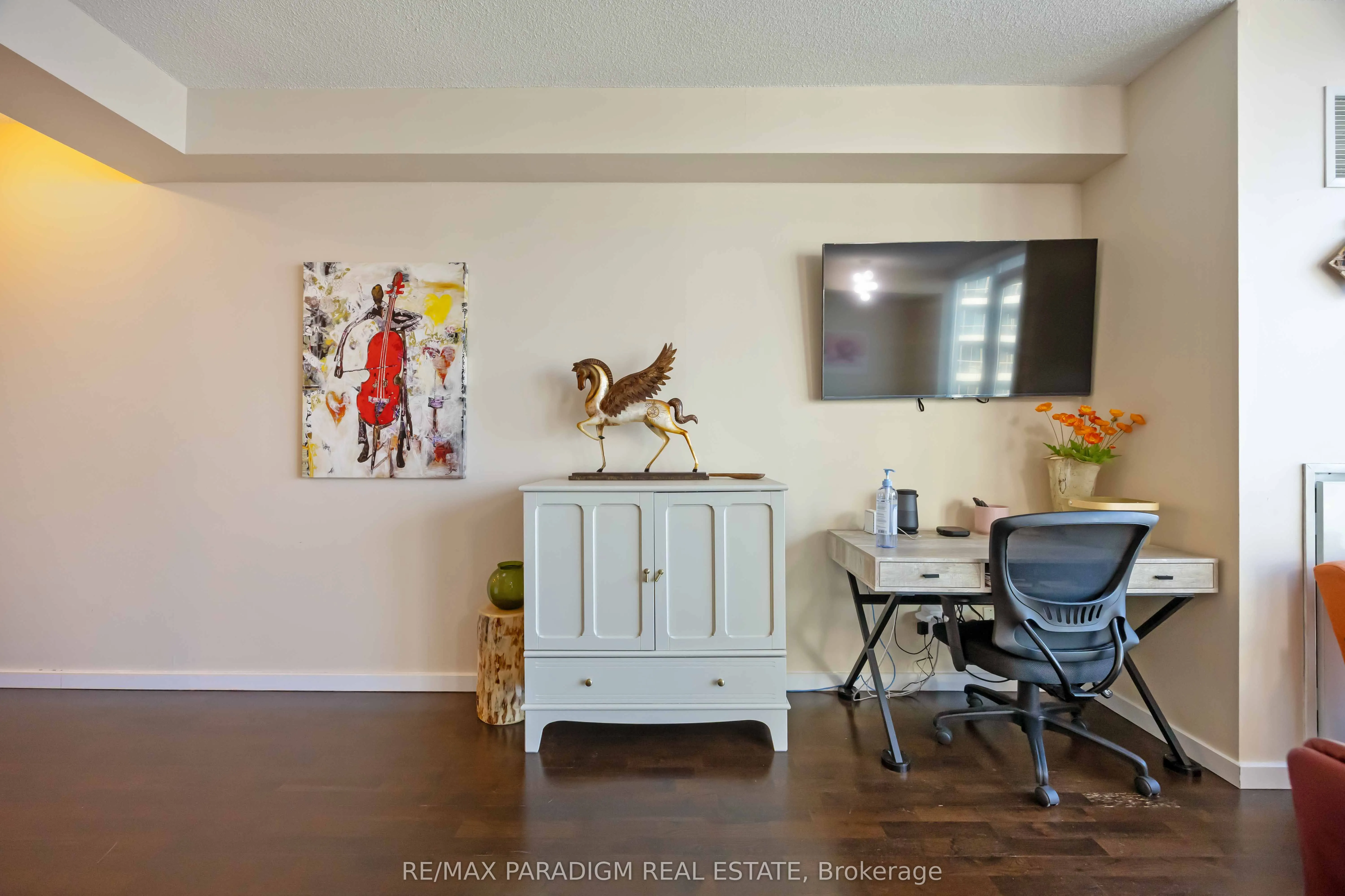 208 Queens Quay W