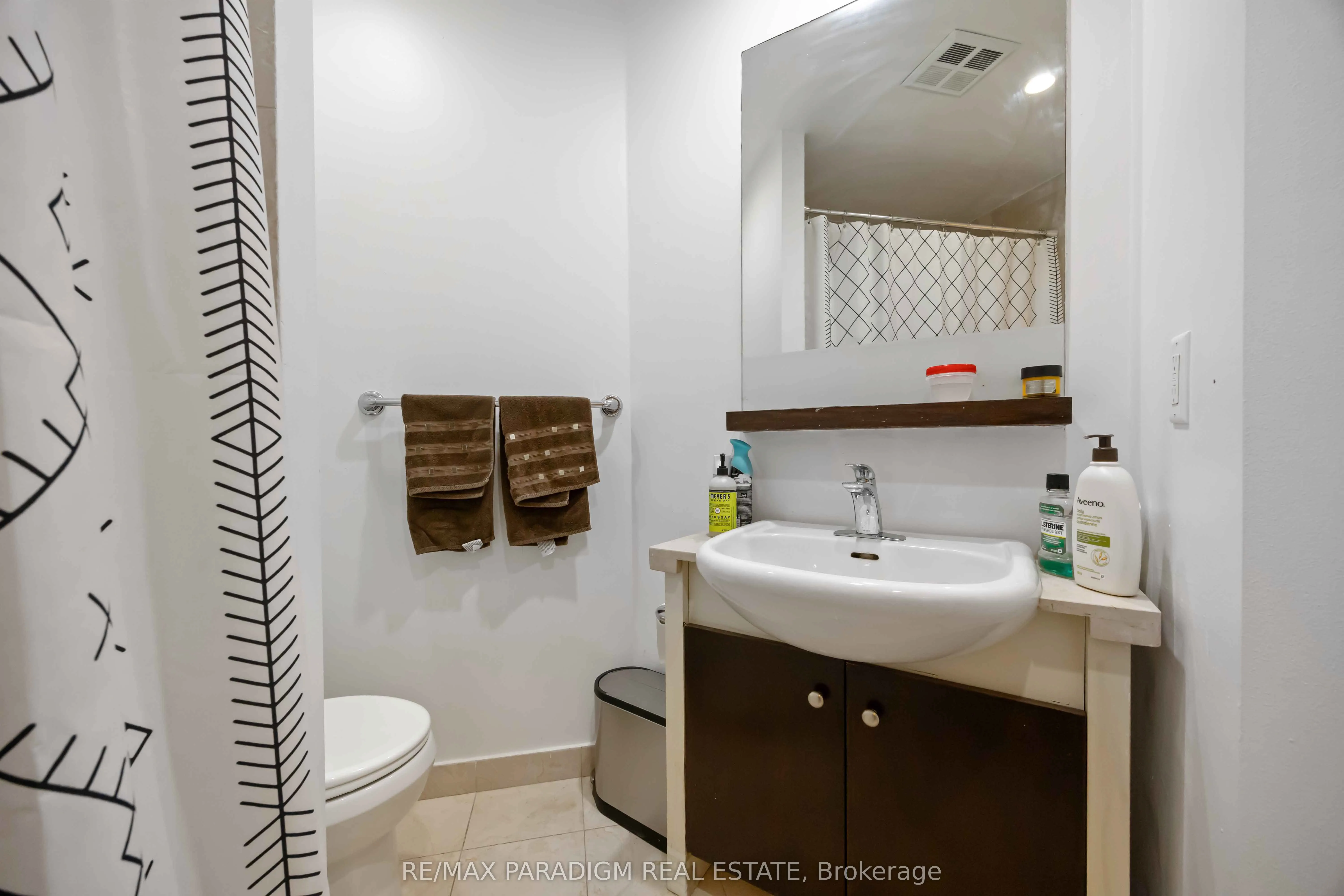 208 Queens Quay W