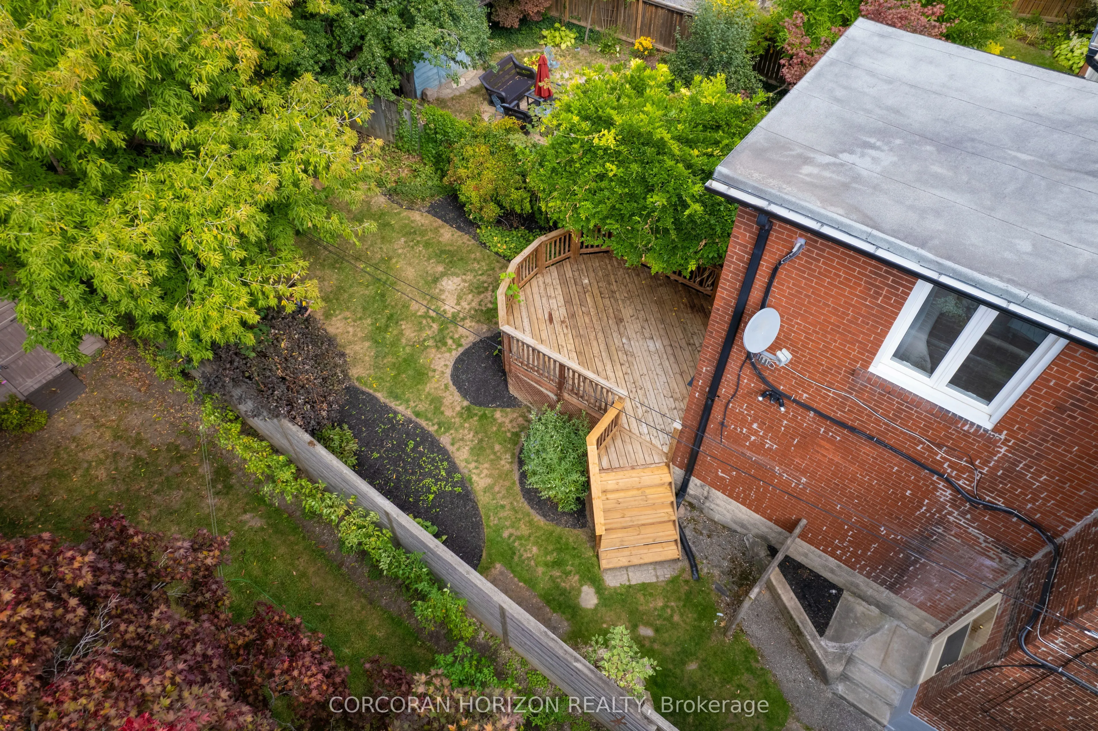 64 Manor Road E