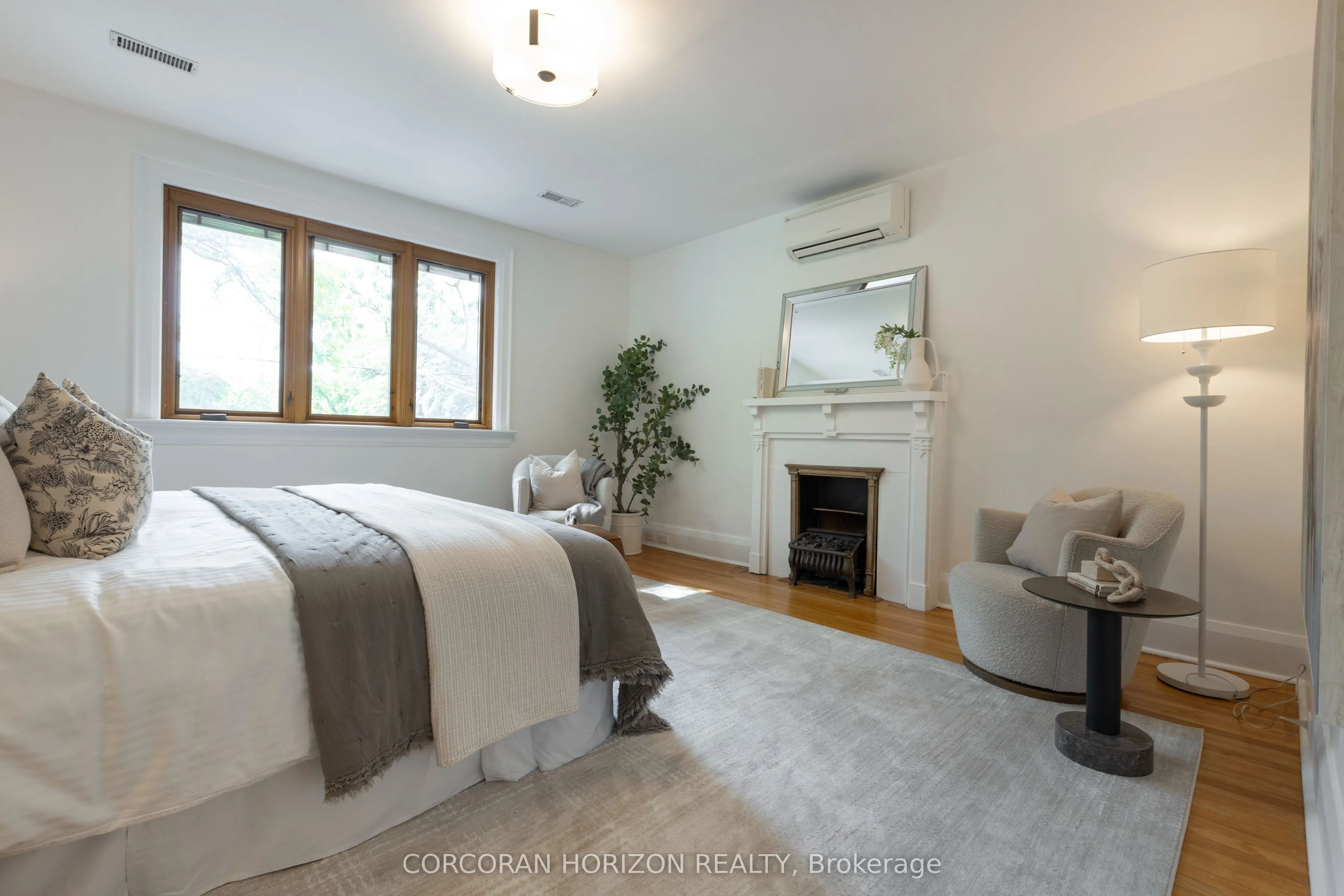 64 Manor Road E